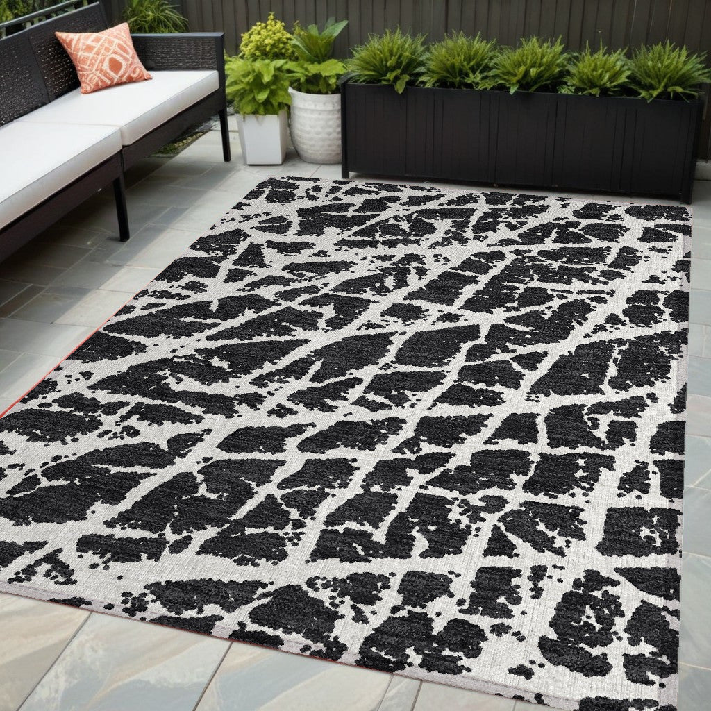 5 X 8 Black and White Abstract Washable Non Skid Indoor Outdoor Area Rug