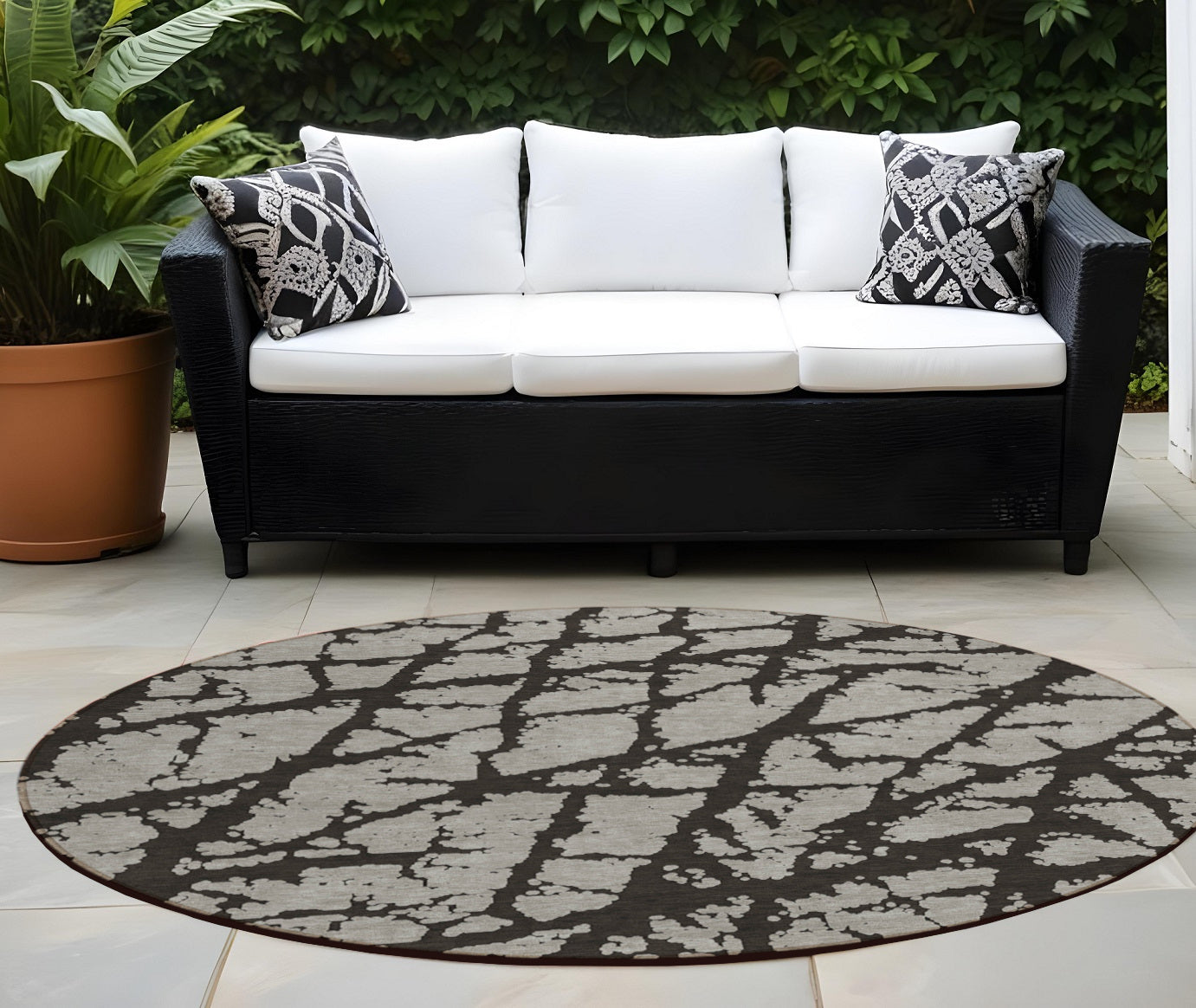 8 Round Black and White Round Abstract Washable Non Skid Indoor Outdoor Area Rug