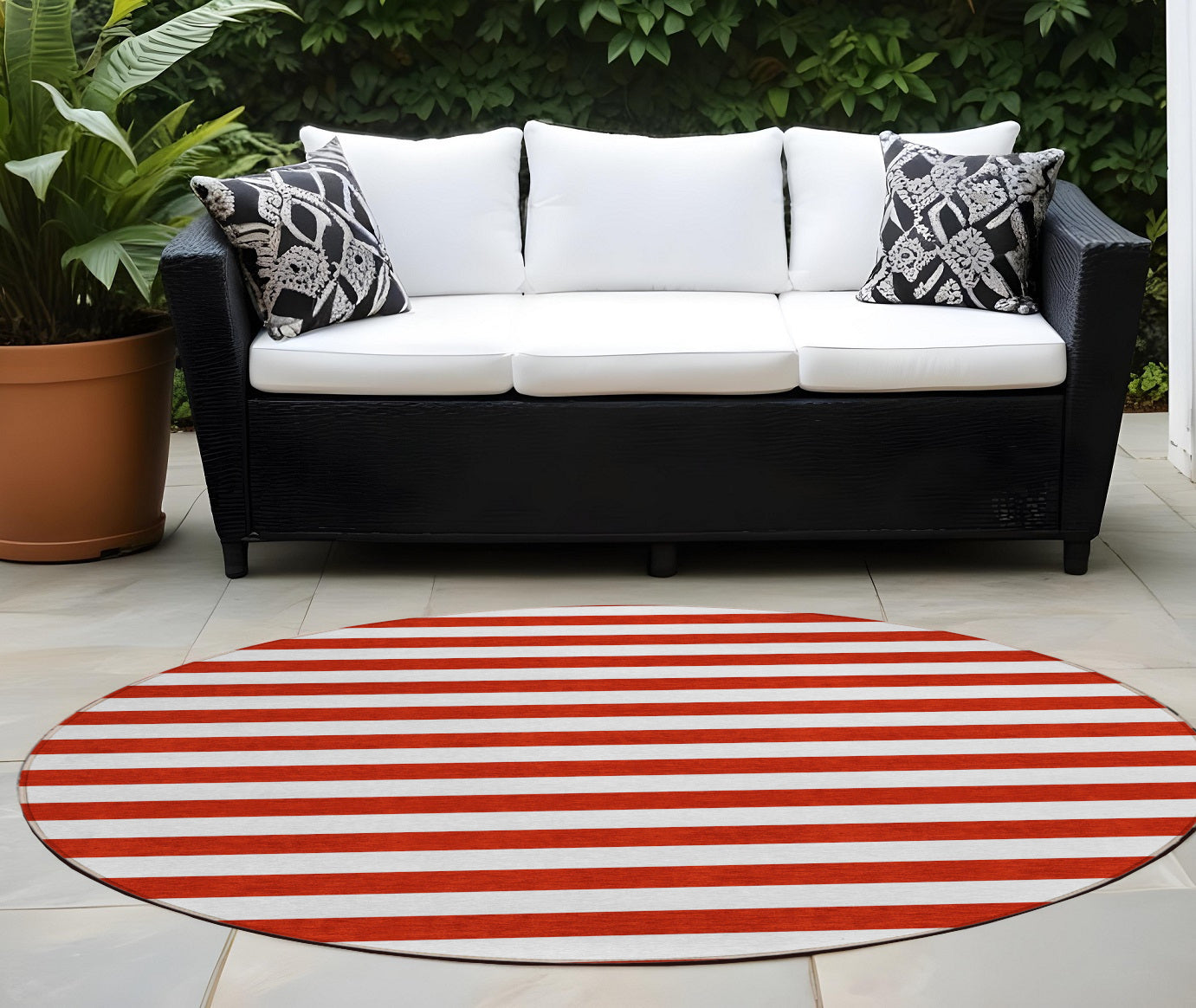 8 Round Red and White Round Striped Washable Non Skid Indoor Outdoor Area Rug