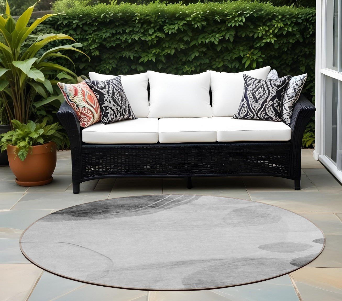 8 Round Gray and Light Gray Round Abstract Washable Non Skid Indoor Outdoor Area Rug