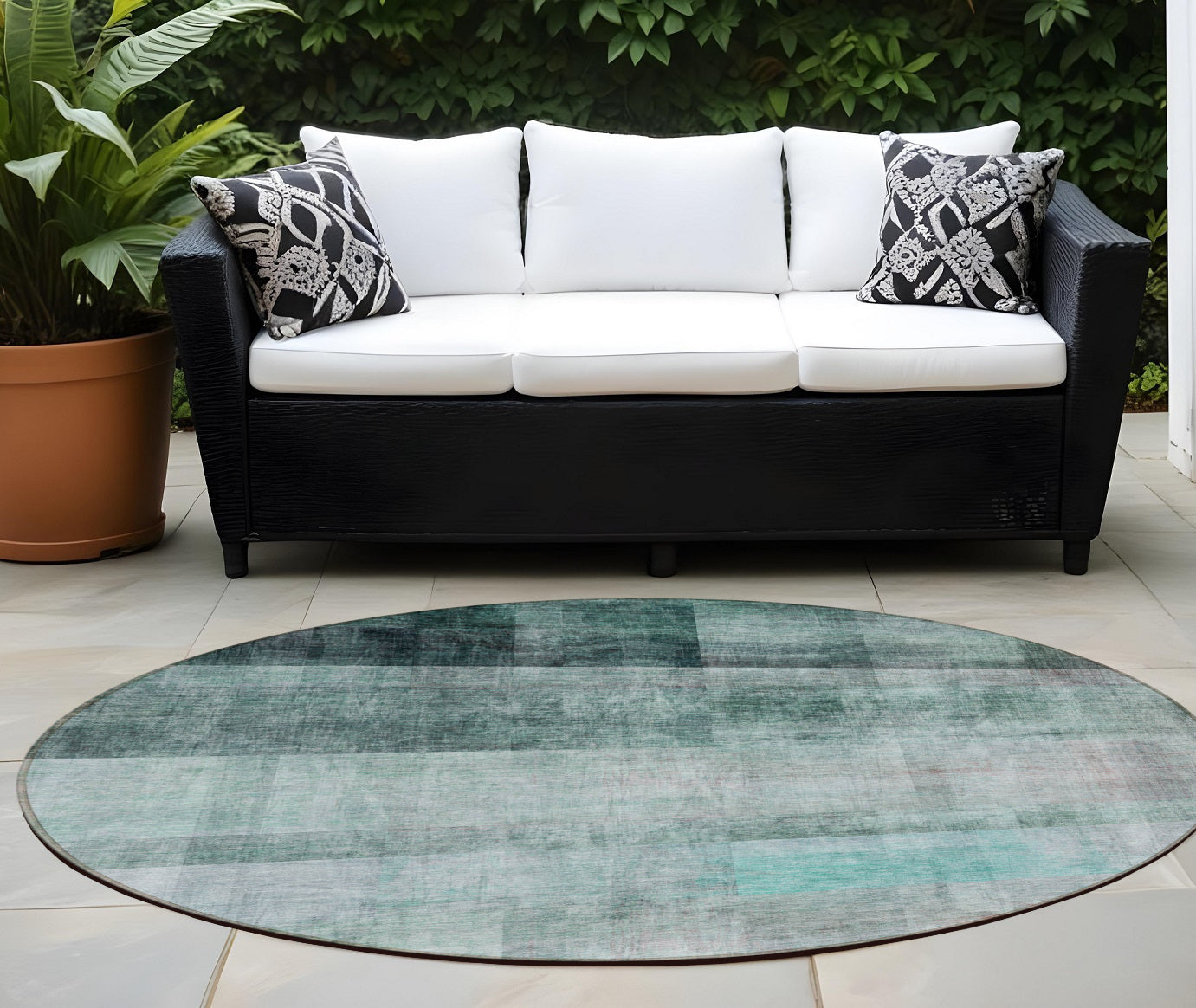 8 Round Teal Round Ombre Washable Non Skid Indoor Outdoor Area Rug