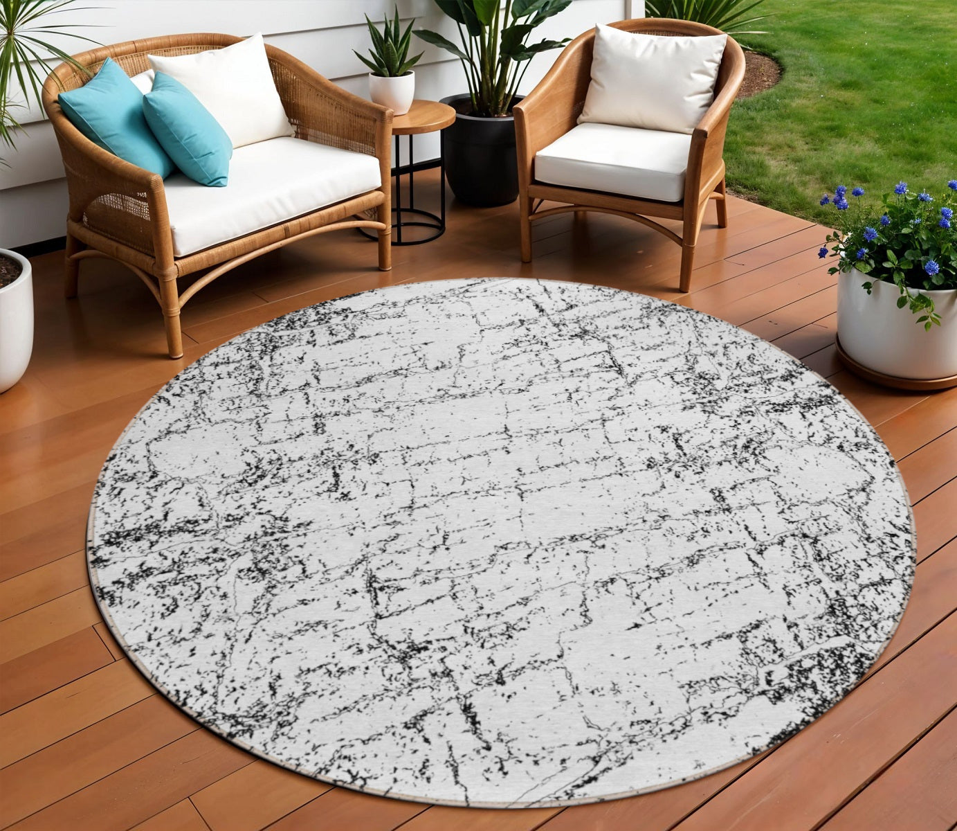 8 Black White And Gray Round Abstract Washable Indoor Outdoor Area Rug