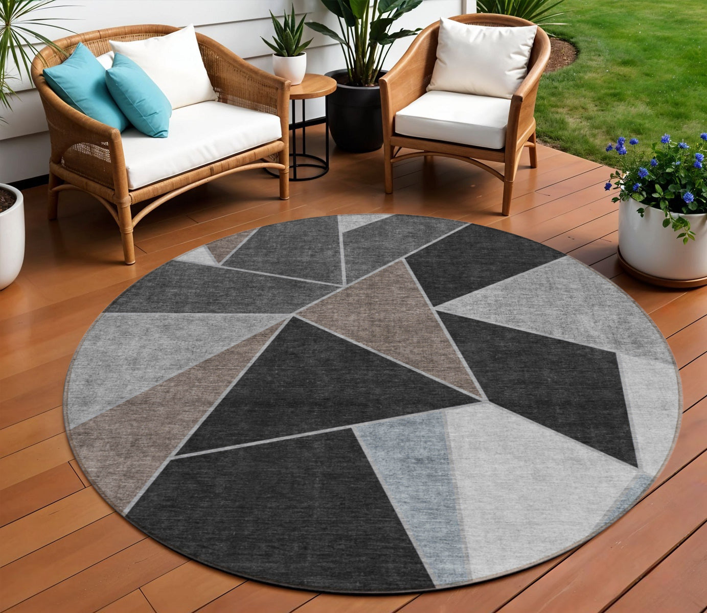 8 Chocolate Gray And Charcoal Round Geometric Washable Indoor Outdoor Area Rug
