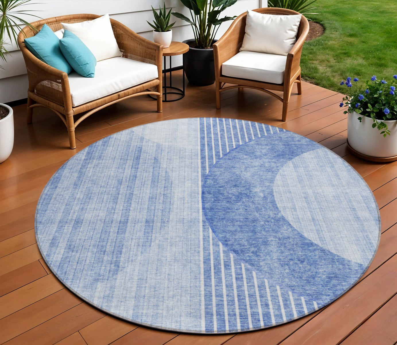 8 Denim Blue And Sky Blue Round Geometric Washable Indoor Outdoor Area Rug