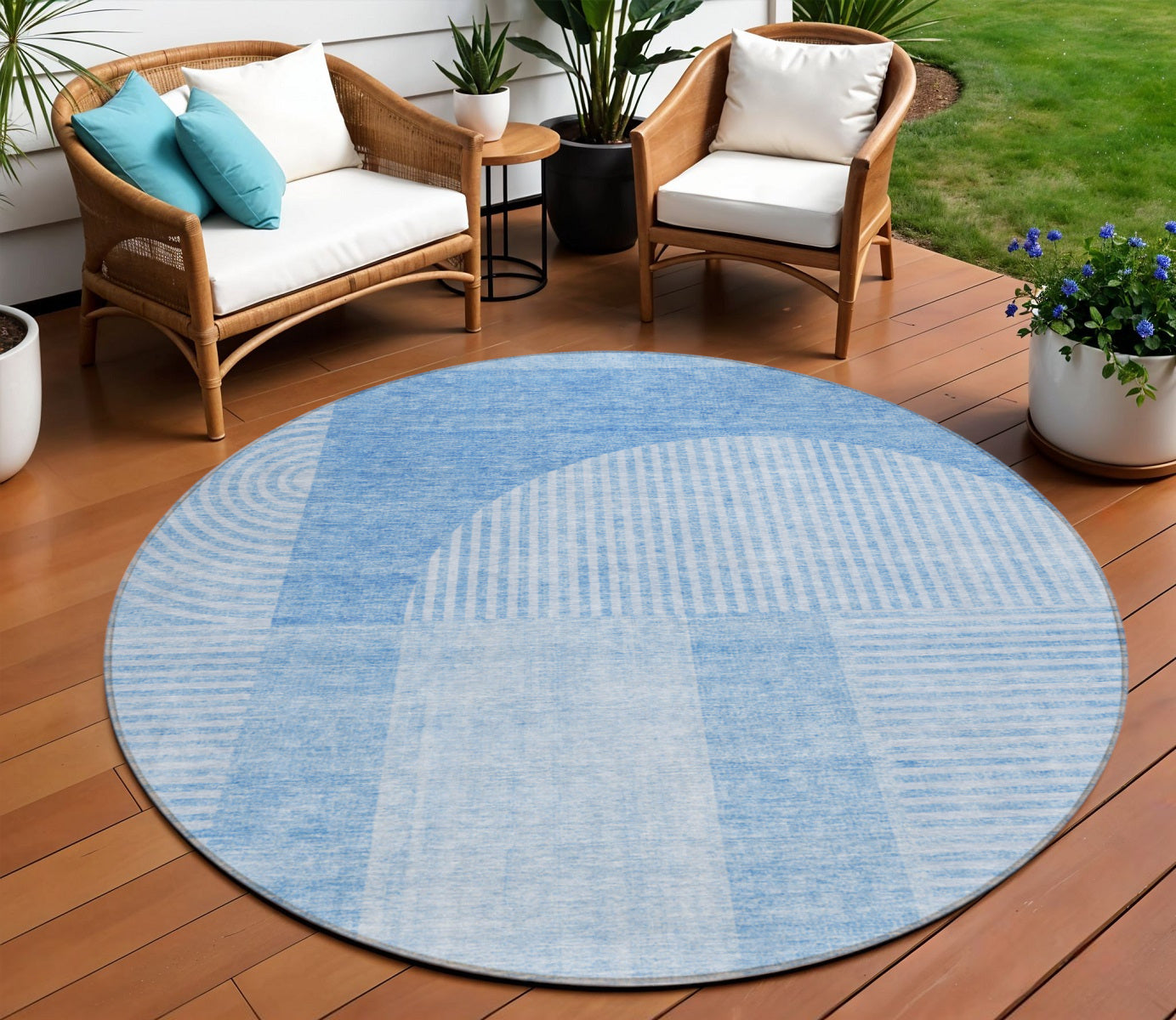 8 Sky Blue And Denim Blue Round Geometric Washable Indoor Outdoor Area Rug