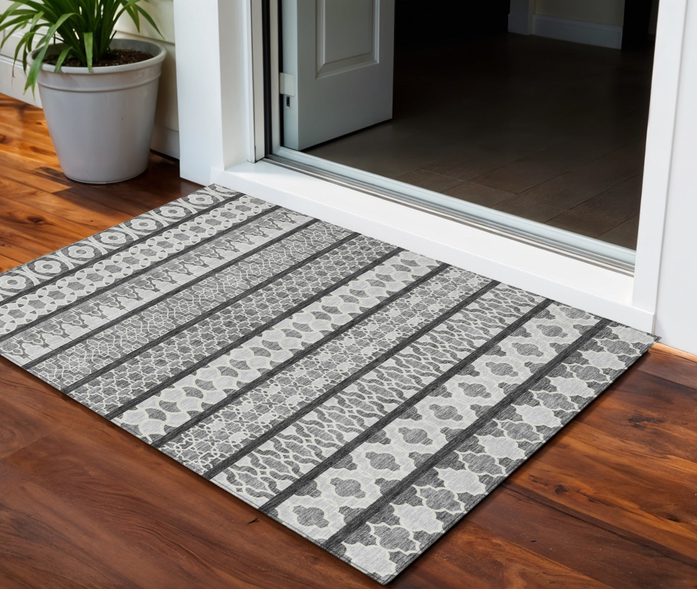 3 X 5 Gray Charcoal And Silver Quatrefoil Washable Indoor Outdoor Area Rug