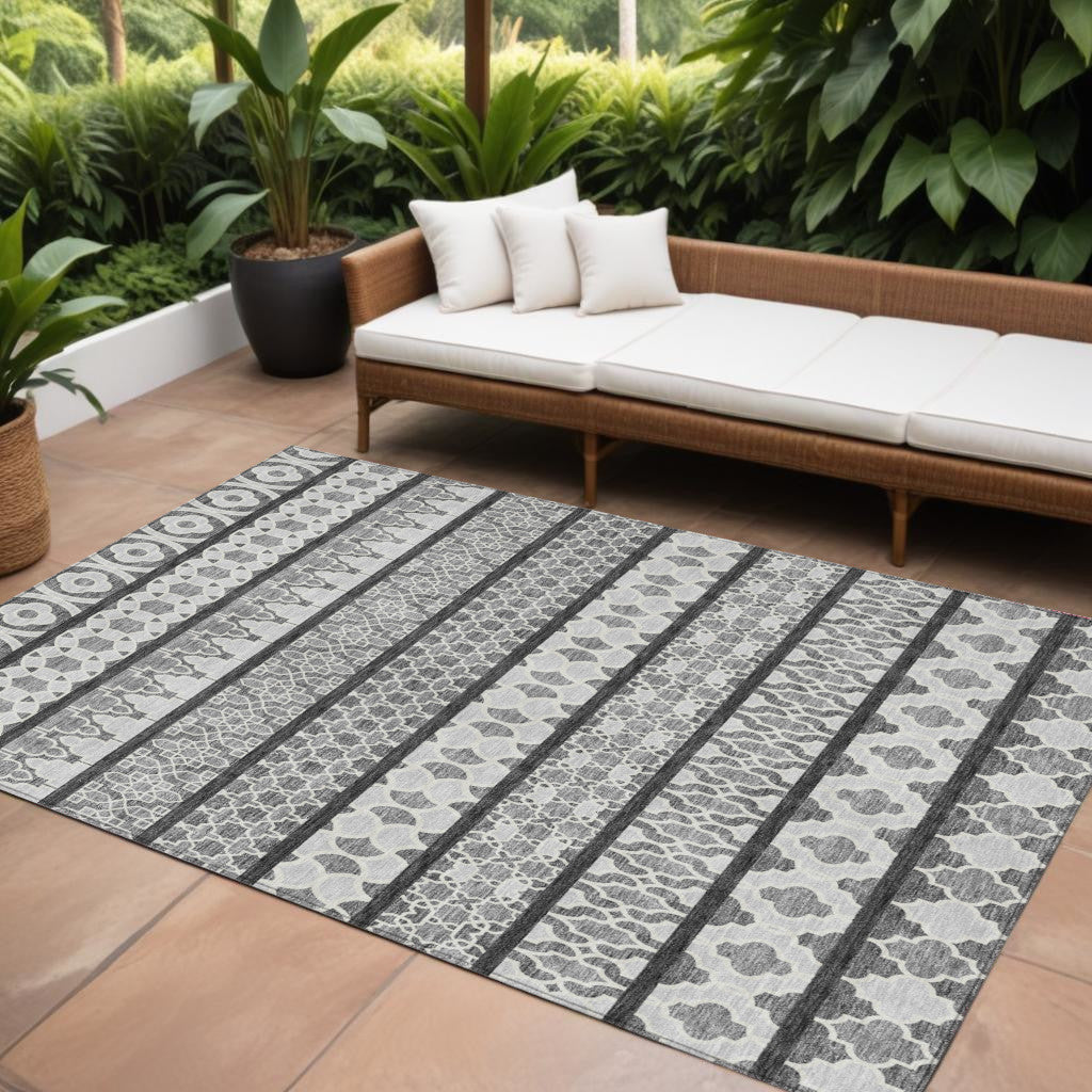 10 X 14 Gray Charcoal And Silver Quatrefoil Washable Indoor Outdoor Area Rug