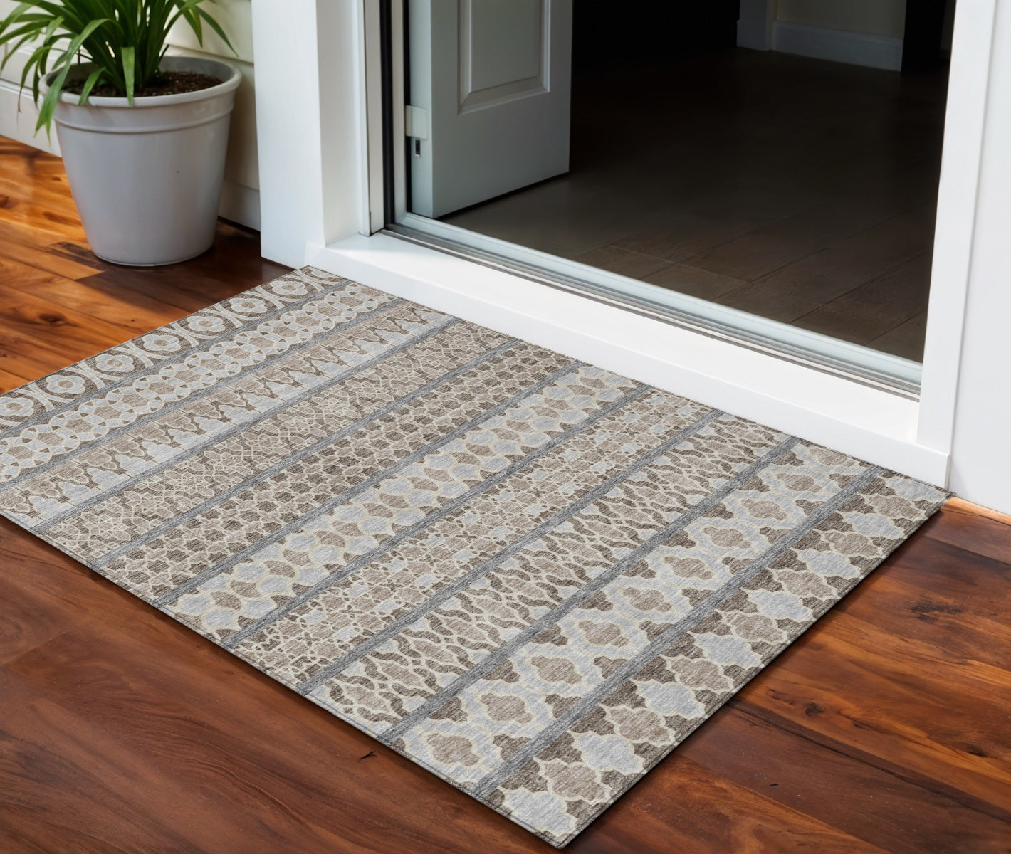 3 X 5 Taupe Beige And Gray Quatrefoil Washable Indoor Outdoor Area Rug