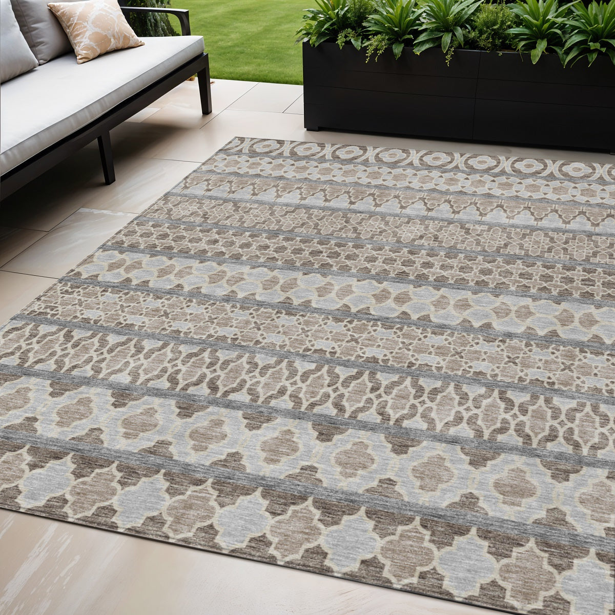 5 X 8 Taupe Beige And Gray Quatrefoil Washable Indoor Outdoor Area Rug