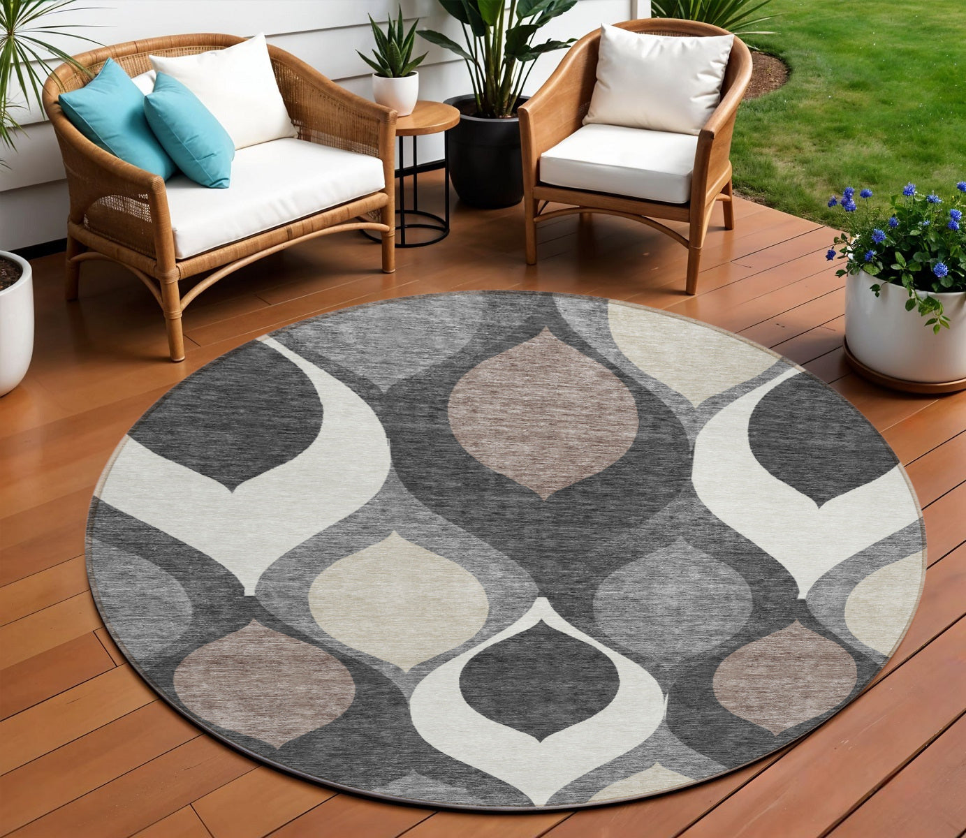 8 Gray Beige And Taupe Round Ogee Washable Indoor Outdoor Area Rug