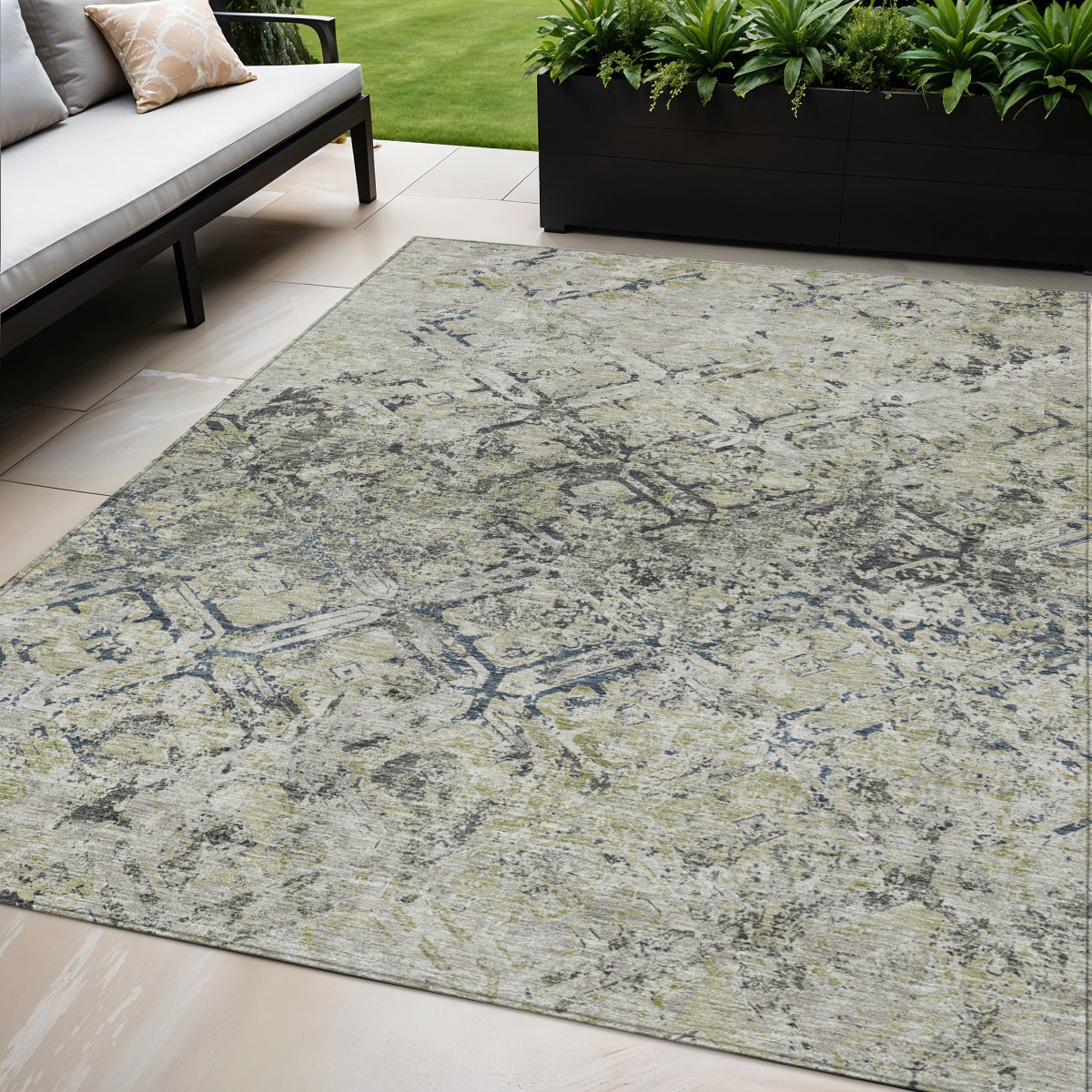 5 X 8 Silver Gray And Charcoal Geometric Washable Indoor Outdoor Area Rug