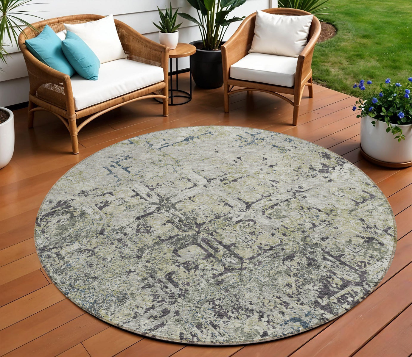 8 Silver Gray And Charcoal Round Geometric Washable Indoor Outdoor Area Rug