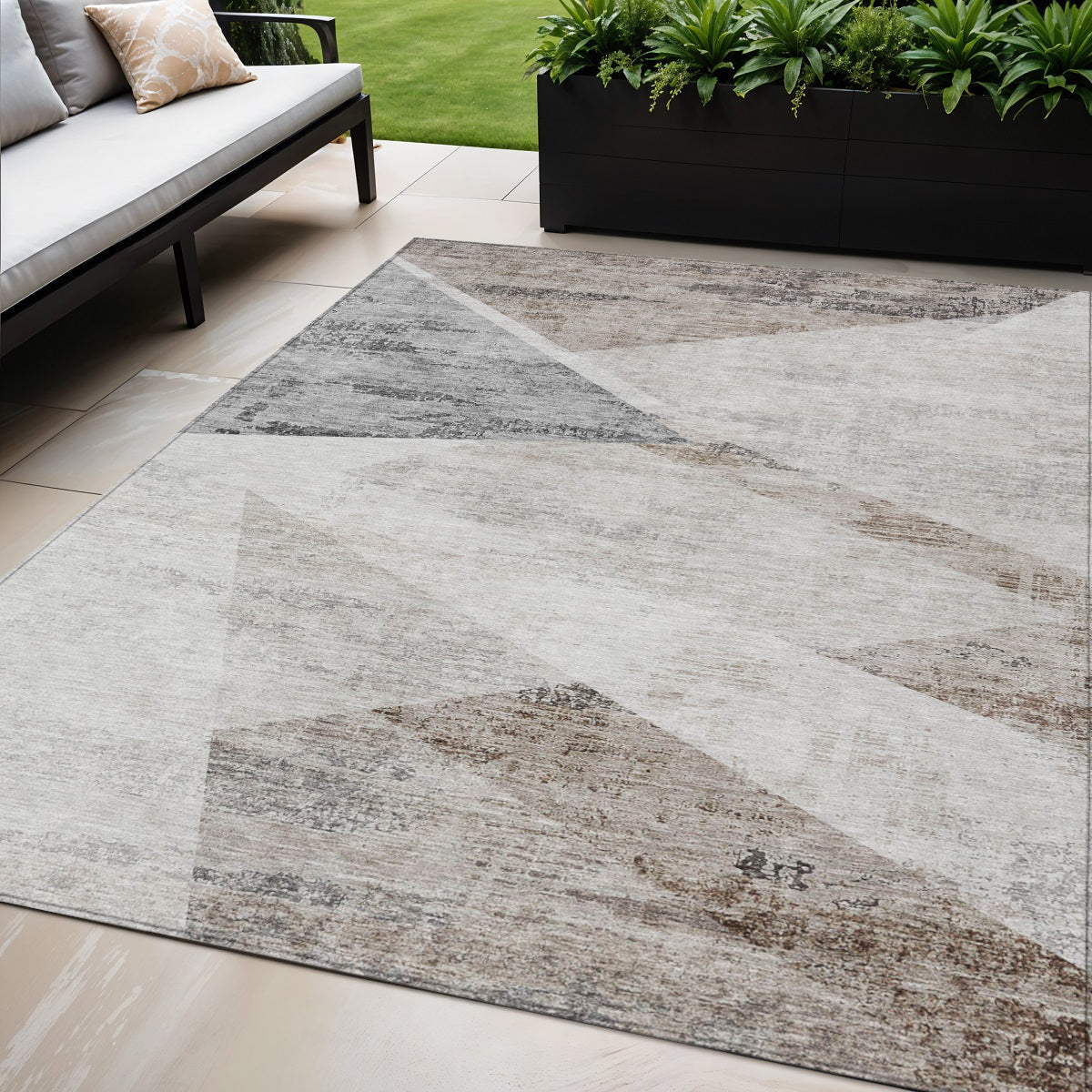 5 X 8 Silver Beige And Gray Abstract Washable Indoor Outdoor Area Rug