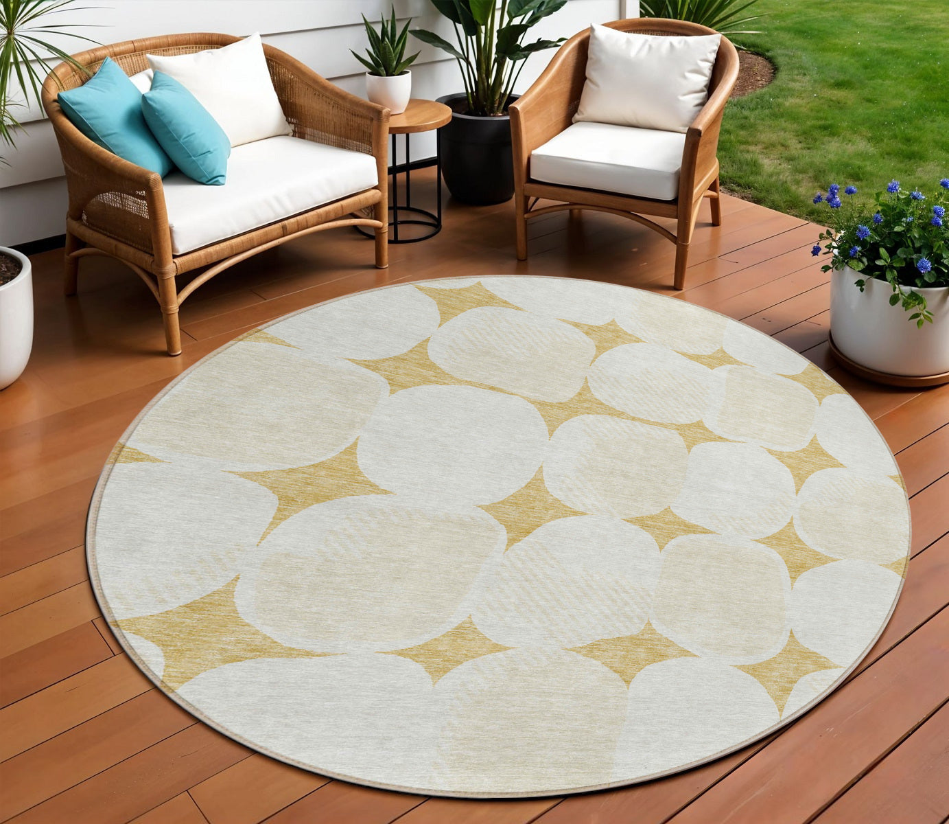 8 Gold And Beige Round Abstract Washable Indoor Outdoor Area Rug