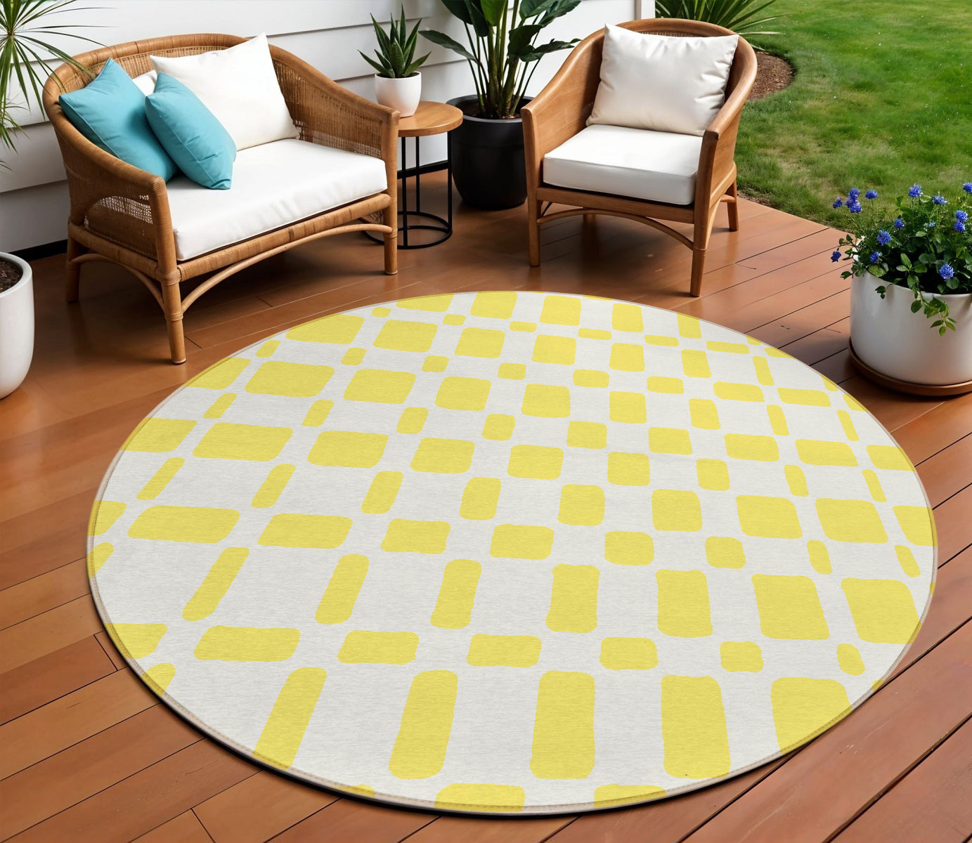 8 Yellow And Gray Round Geometric Washable Indoor Outdoor Area Rug
