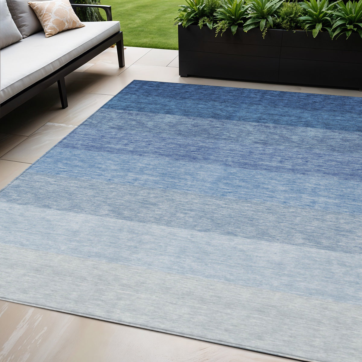 5 X 8 Blue And Gray Ombre Washable Indoor Outdoor Area Rug