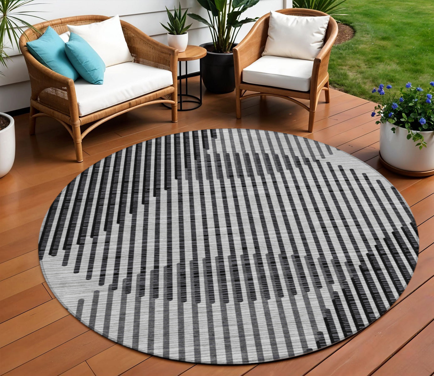 8 Gray And Black Round Geometric Washable Indoor Outdoor Area Rug