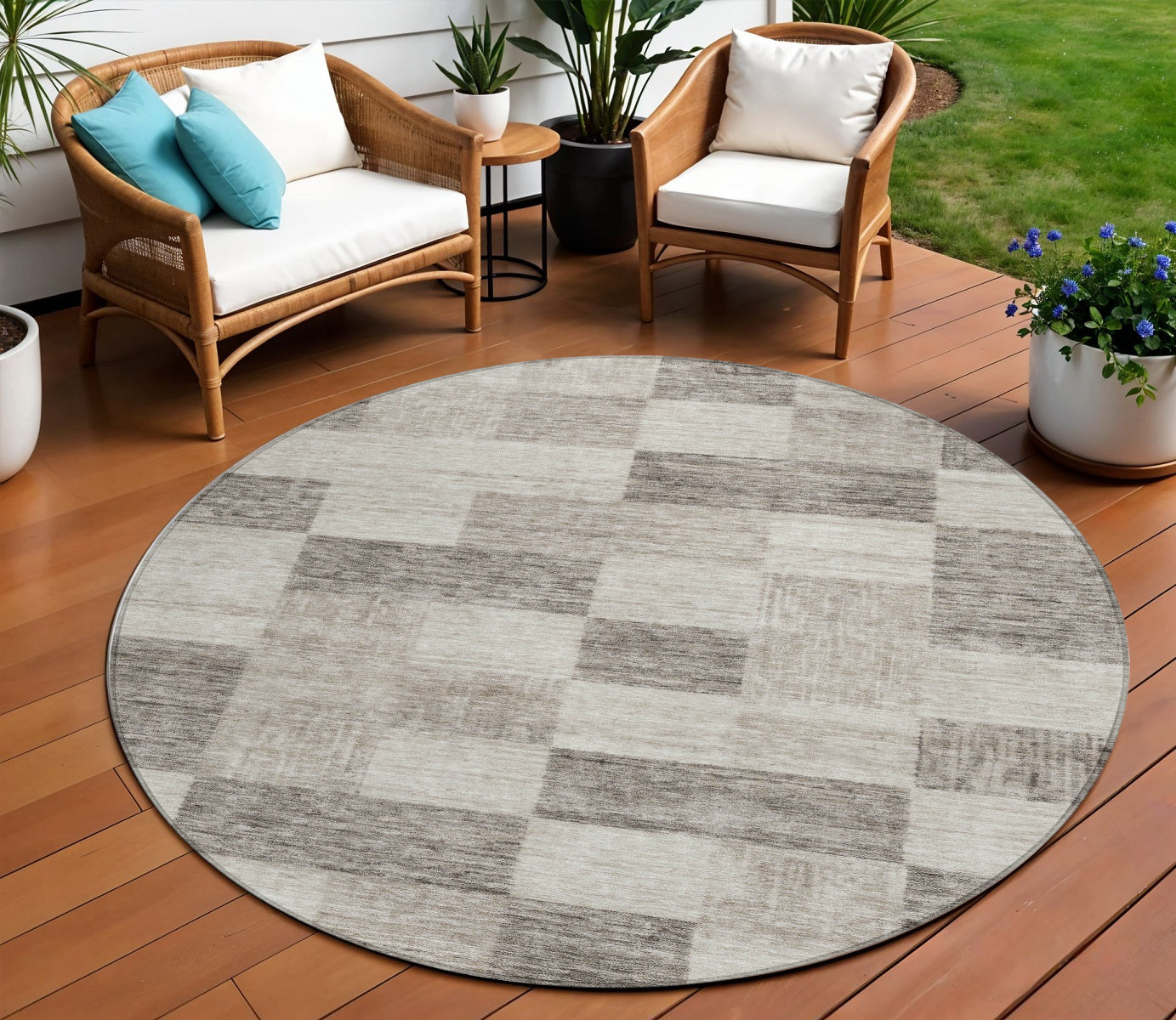 8 Beige And Gray Round Geometric Washable Indoor Outdoor Area Rug