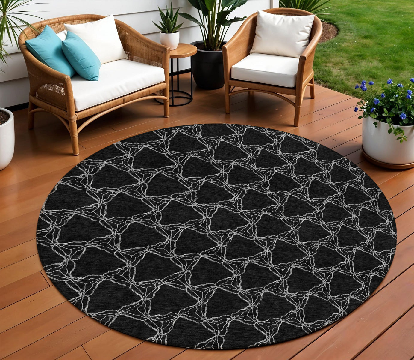 8 Black And White Round Geometric Washable Indoor Outdoor Area Rug