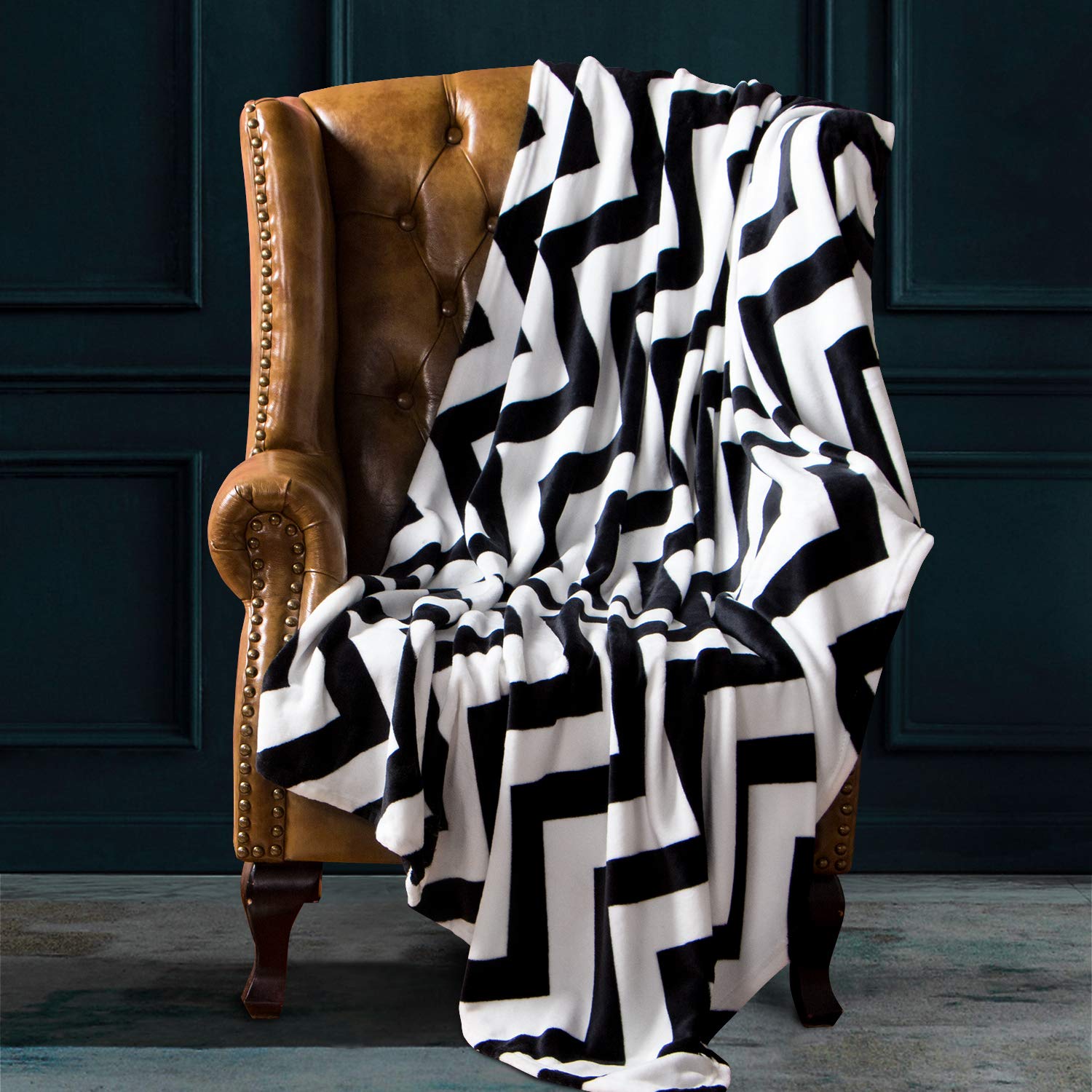 NTBAY Flannel Twin Blanket, Super Soft with Black and White Chevron Pattern Bed Blanket, 68x90 Inches