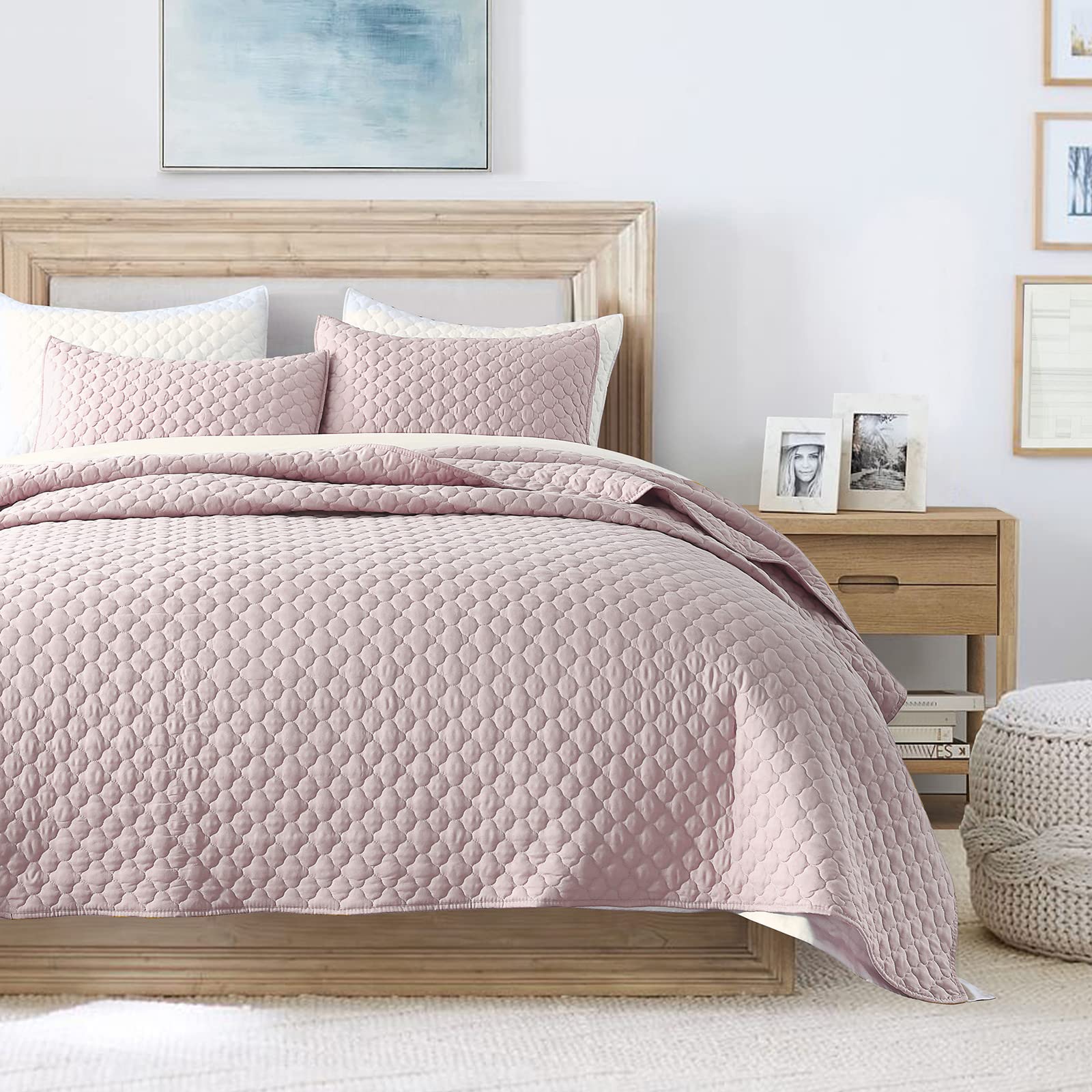 HORIMOTE HOME Quilt Twin Size Light Pink, Lightweight Quilt for Summer Ultra-Soft Microfiber Modern Style Quilted Clouds Pattern