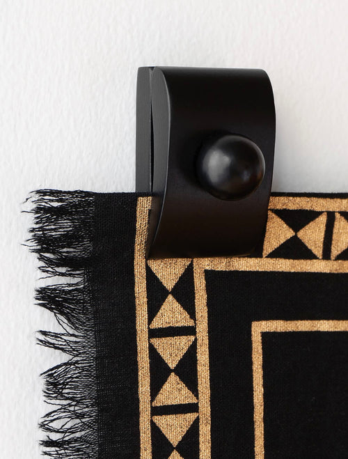 4 Quilt Hangers for Wall Display, Decorate with Your Blanket and Tapestry Hangers, Wooden Rug Hangers for Wall Hangings (Black, 