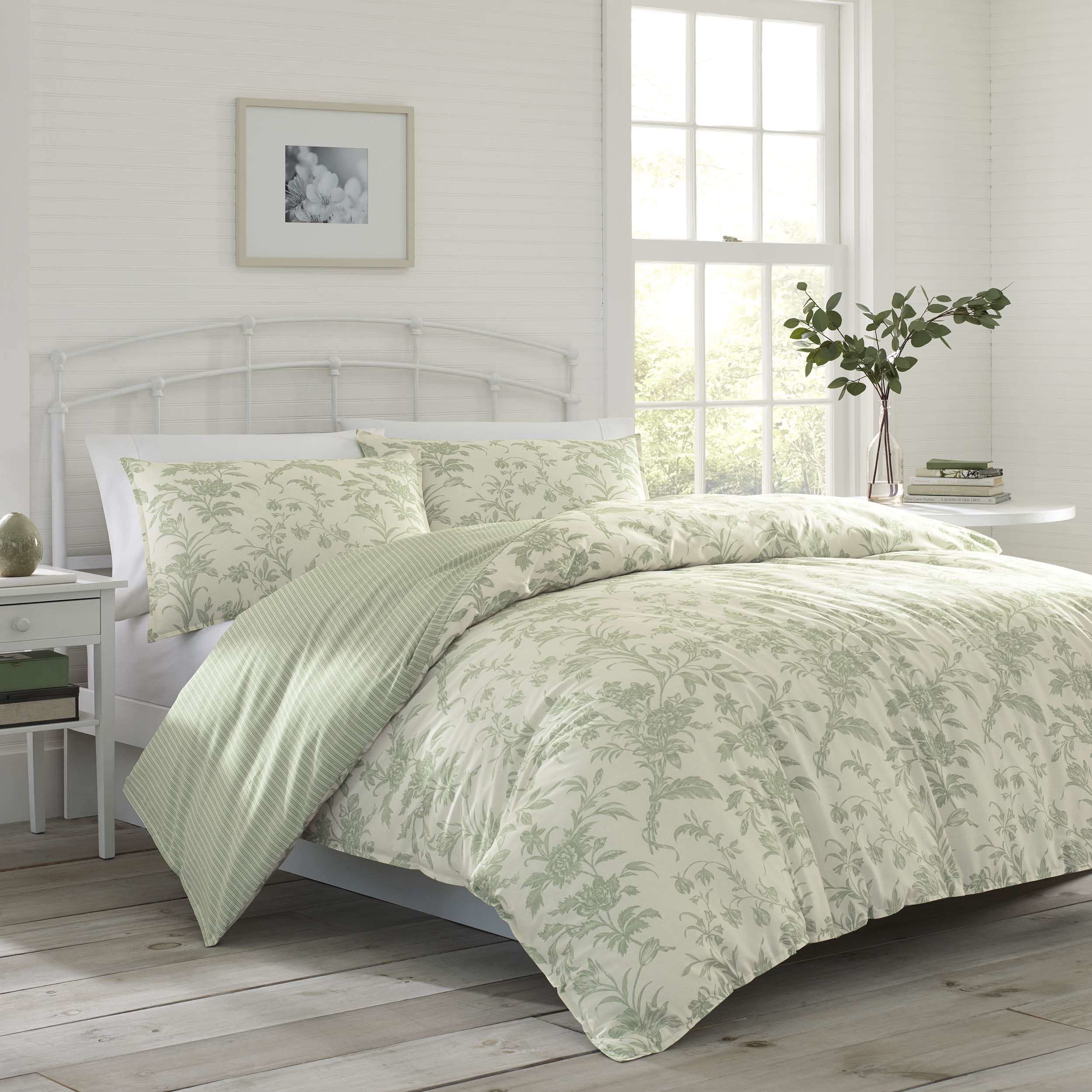 Laura Ashley Home - Queen Duvet Cover Set, Reversible Cotton Bedding with Matching Shams, Lightweight Home Decor for All Seasons