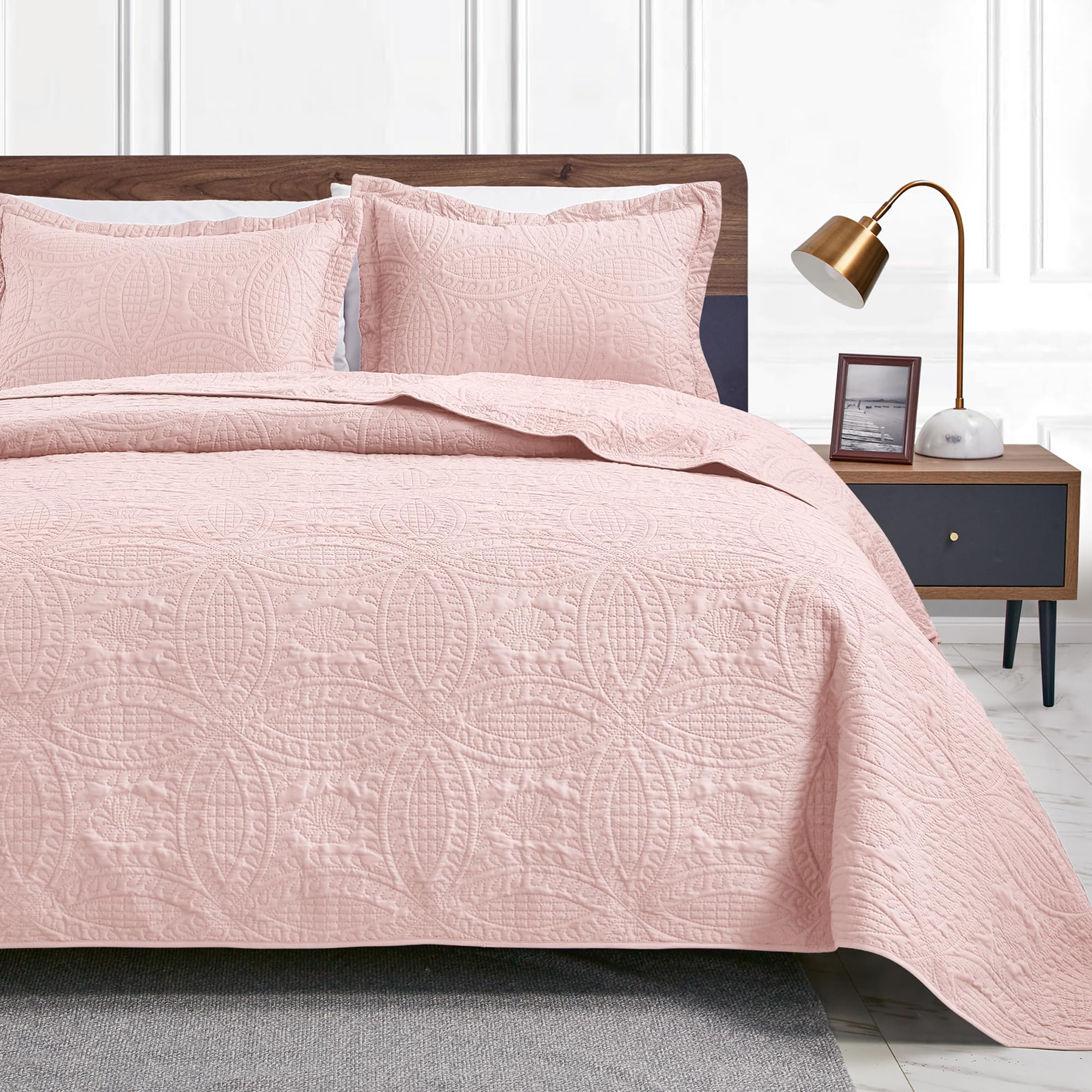 Love s cabin King Size Quilt Set Pink Bedspreads - Soft Bed Summer Quilt Lightweight Bedspread Comforter - Modern Style Coin Pa