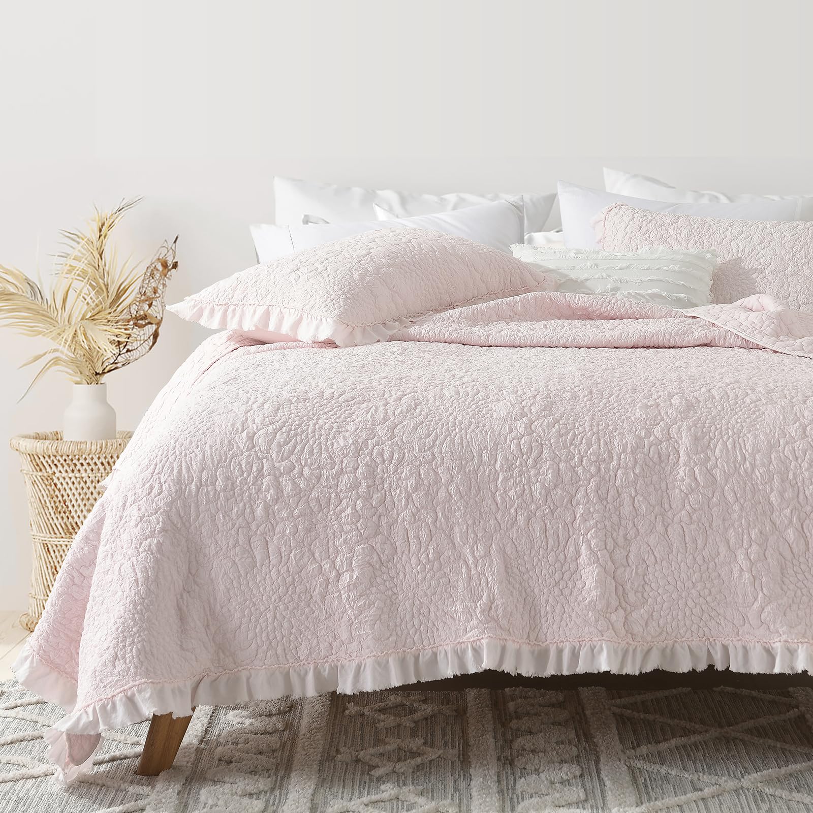 HORIMOTE HOME Pink Ruffled Quilt Twin Size, Stone-Washed Microfiber Lightweight Crinkled Farmhouse Rustic Shabby Chic Bedding Se