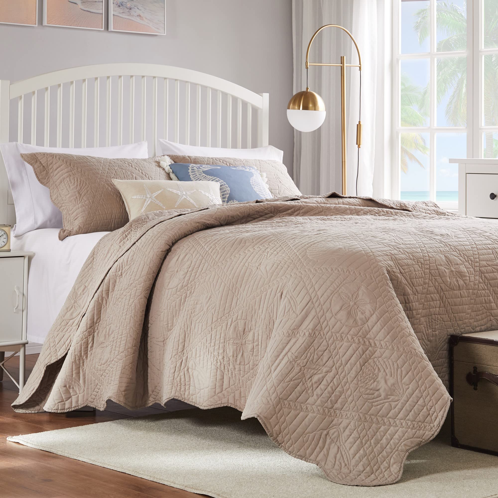 Greenland Home La Jolla Coastal Quilt Set, 3-Piece Full/Queen, Taupe