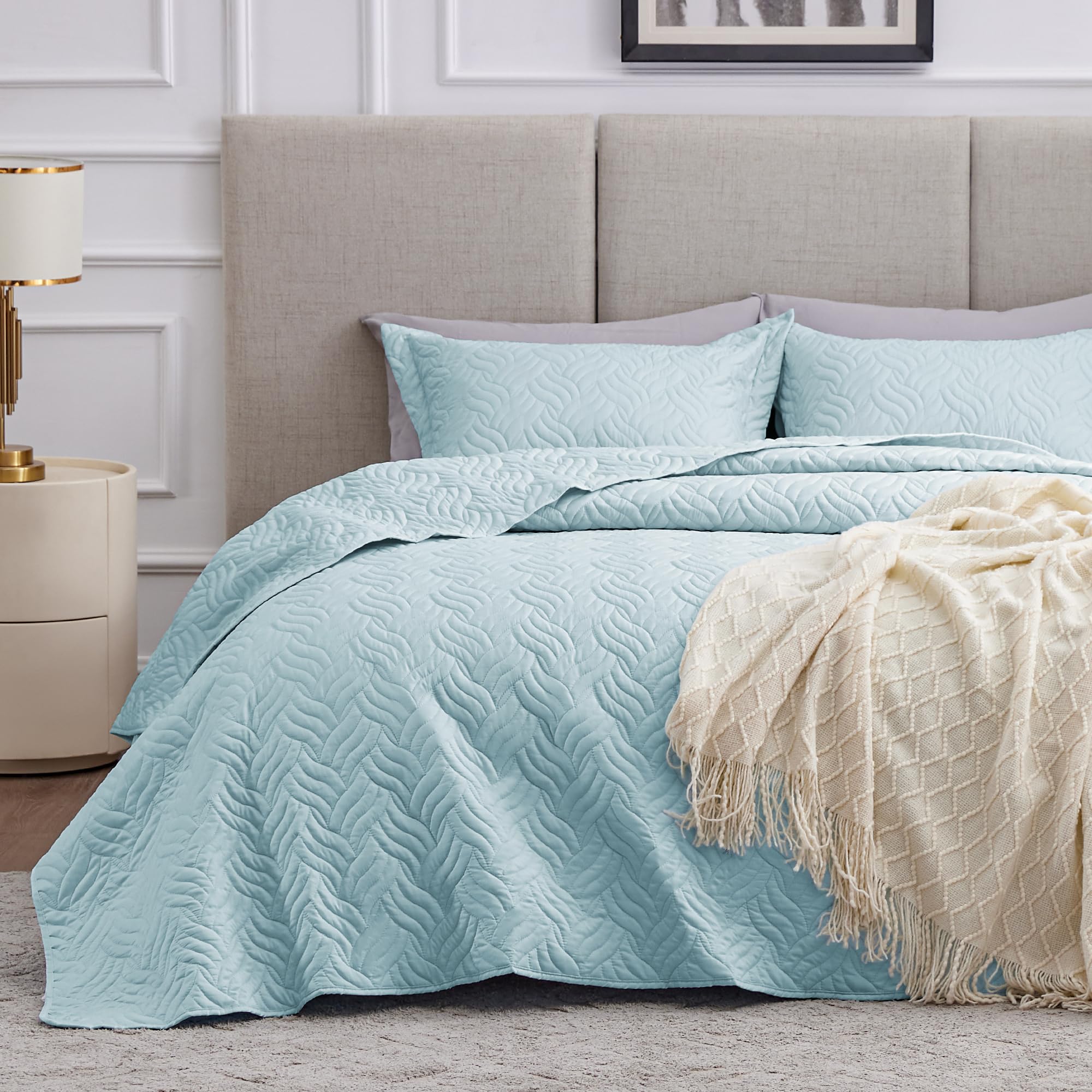 Loves cabin King Size Quilt Set Light Blue Bedspreads - Soft Bed Summer Lightweight Bedspread Comforter - Modern Style Wave Pat