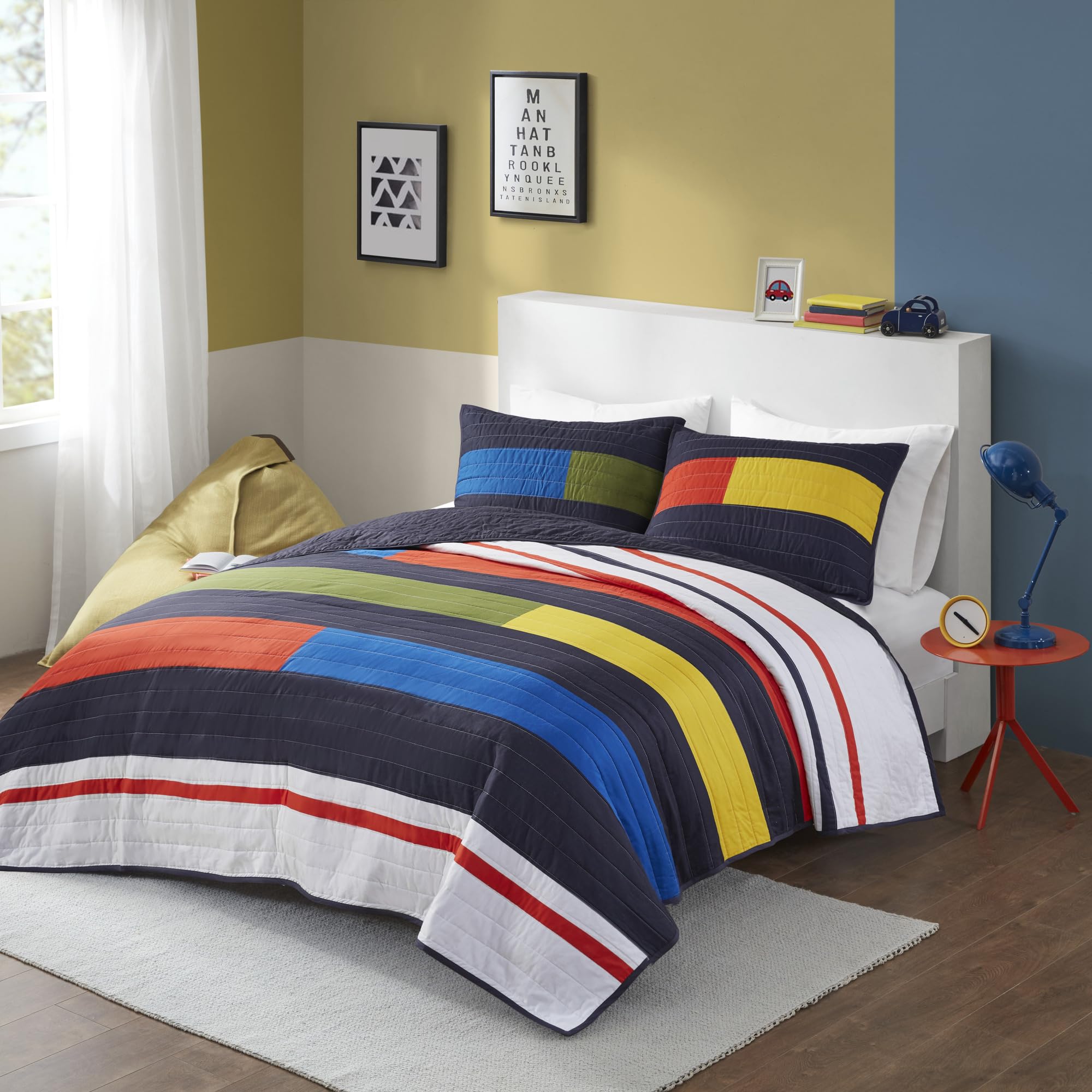 Intelligent Design Kids Quilt Set, Vibrant Color Block Stripes Coverlet for Twin Size Bed, All Season Lightweight Bedding, Pre-W