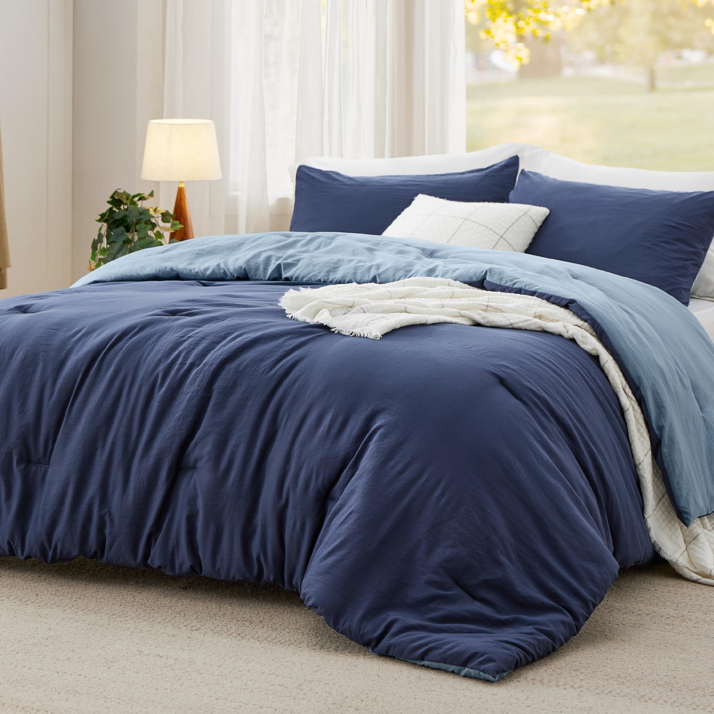 Bedsure California King Comforter Set, Reversible Navy Soft Prewashed Bedding for All Seasons, 3 Pieces Warm Down Alternative Be