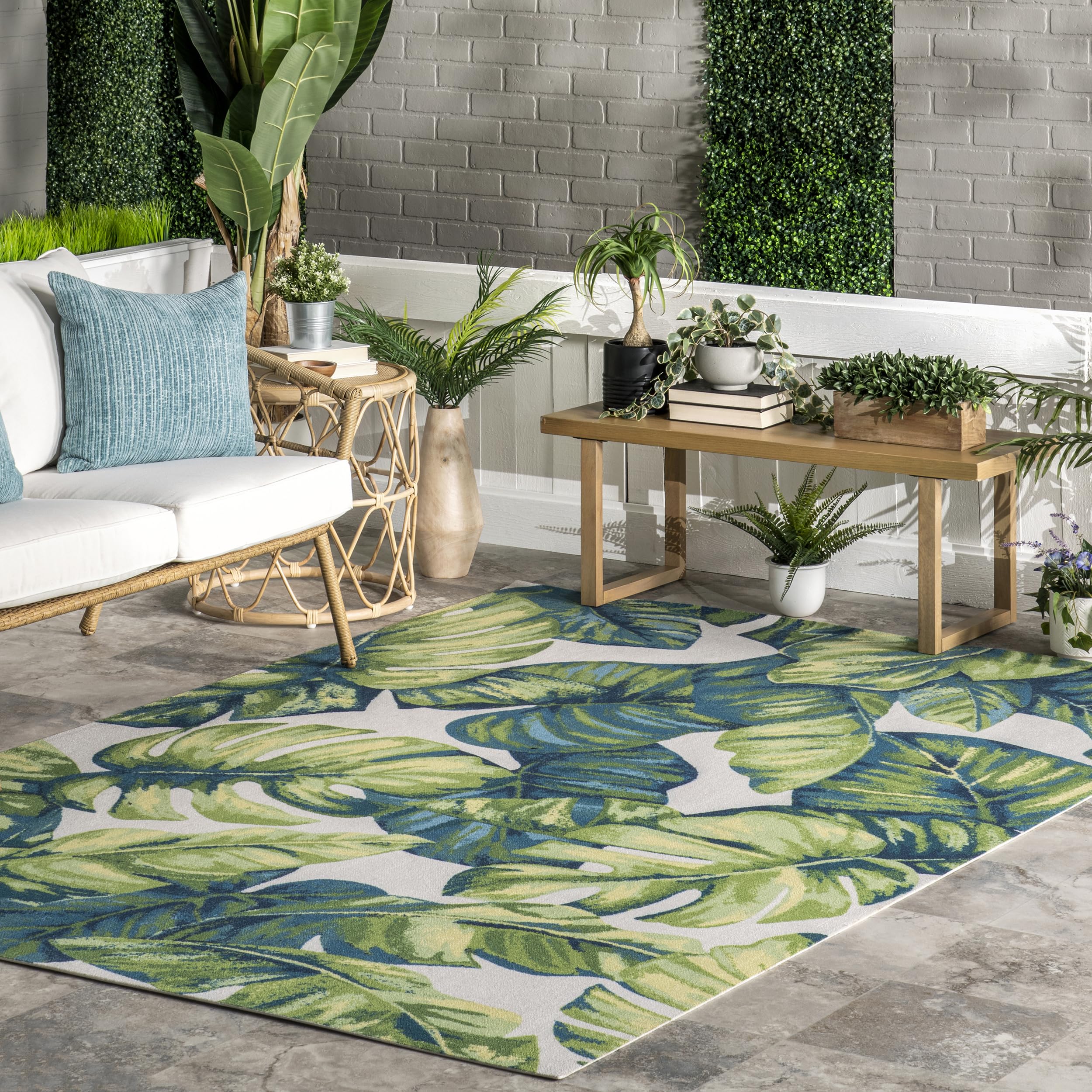 nuLOOM Lisa Floral Indoor/Outdoor Accent Rug, 4 Square, Multi