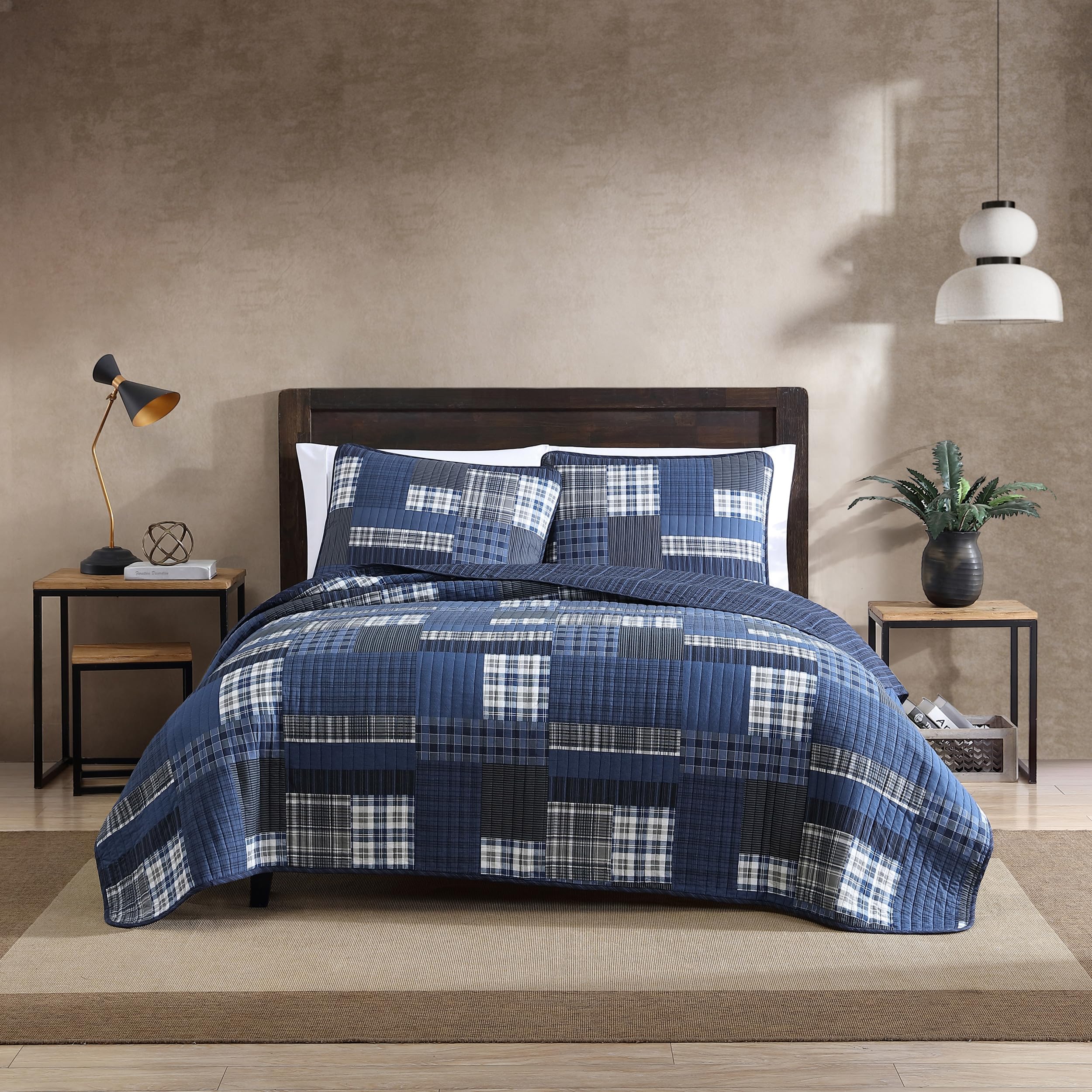 Eddie Bauer - Queen Quilt Set, Reversible Cotton Bedding with Matching Shams, Lightweight Home Decor for All Seasons (Eastmont N