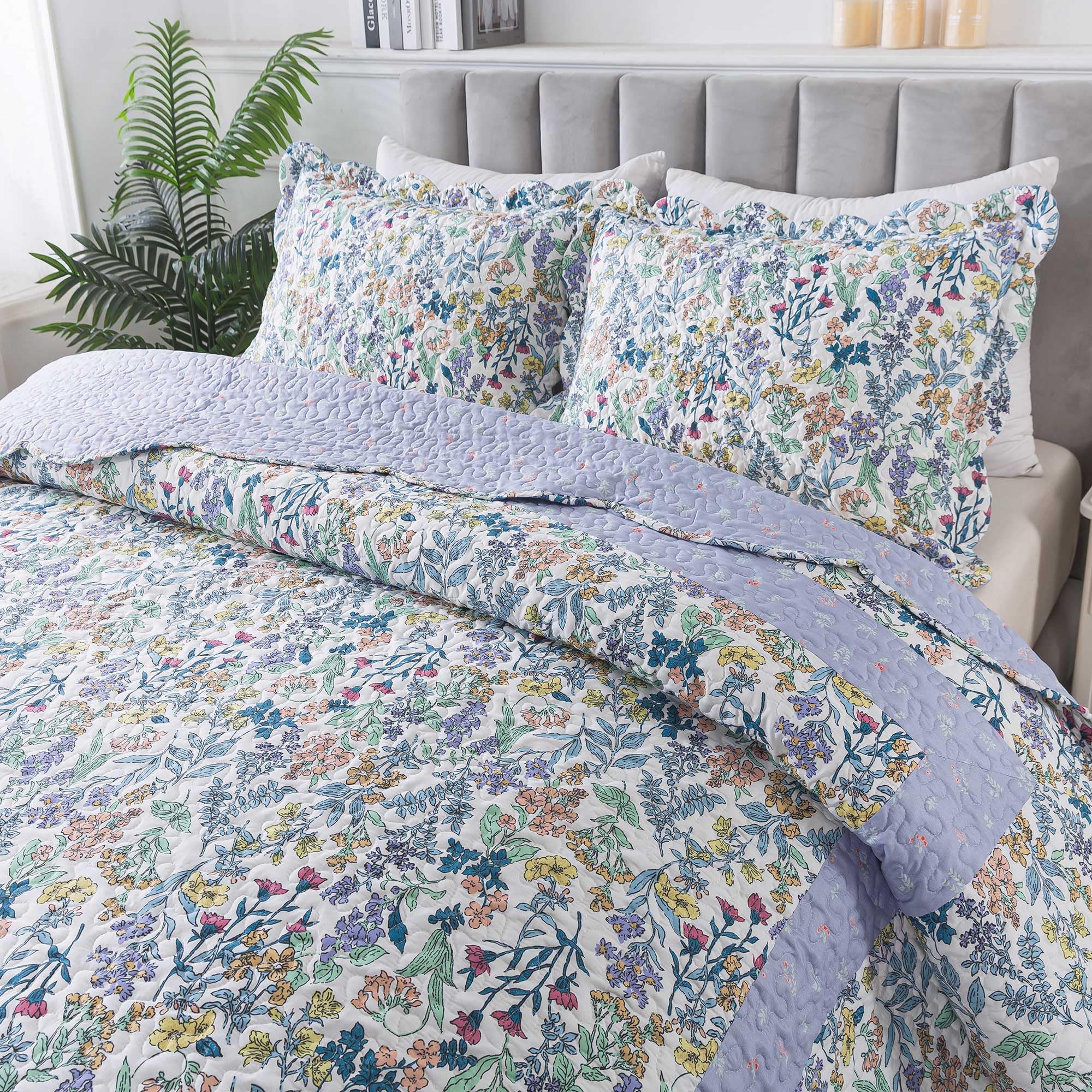 HoneiLife Oversized Queen Quilt - Microfiber Quilt Sets 106x106,3-Piece Floral Bedspreads, Lightweight Coverlets, Wildflower Qui
