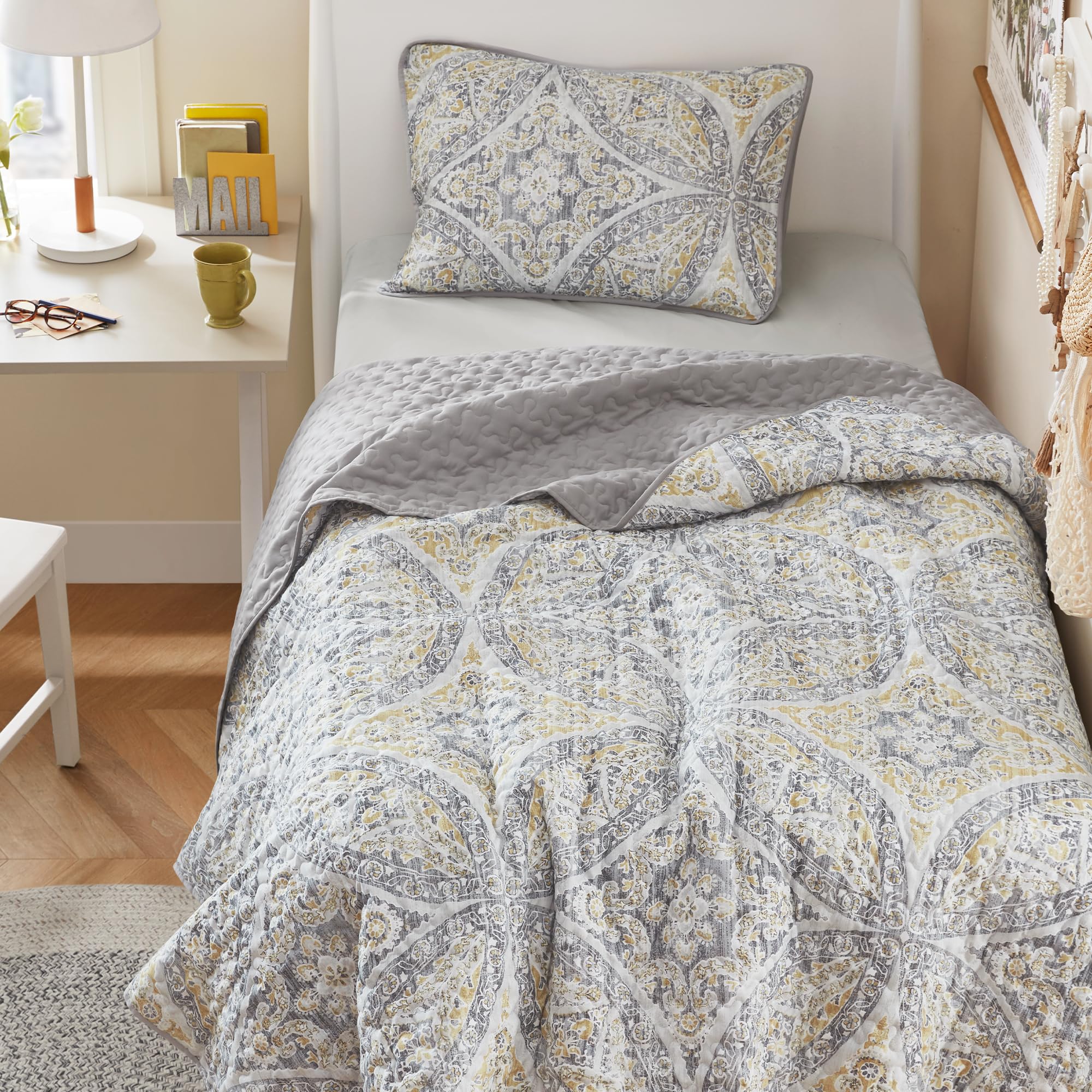 Comfort Spaces Boho Quilt Set Twin Reversible Vermicelli Quilting Twin Size Bed, All Season, Lightweight, Coverlet Winter Layer 