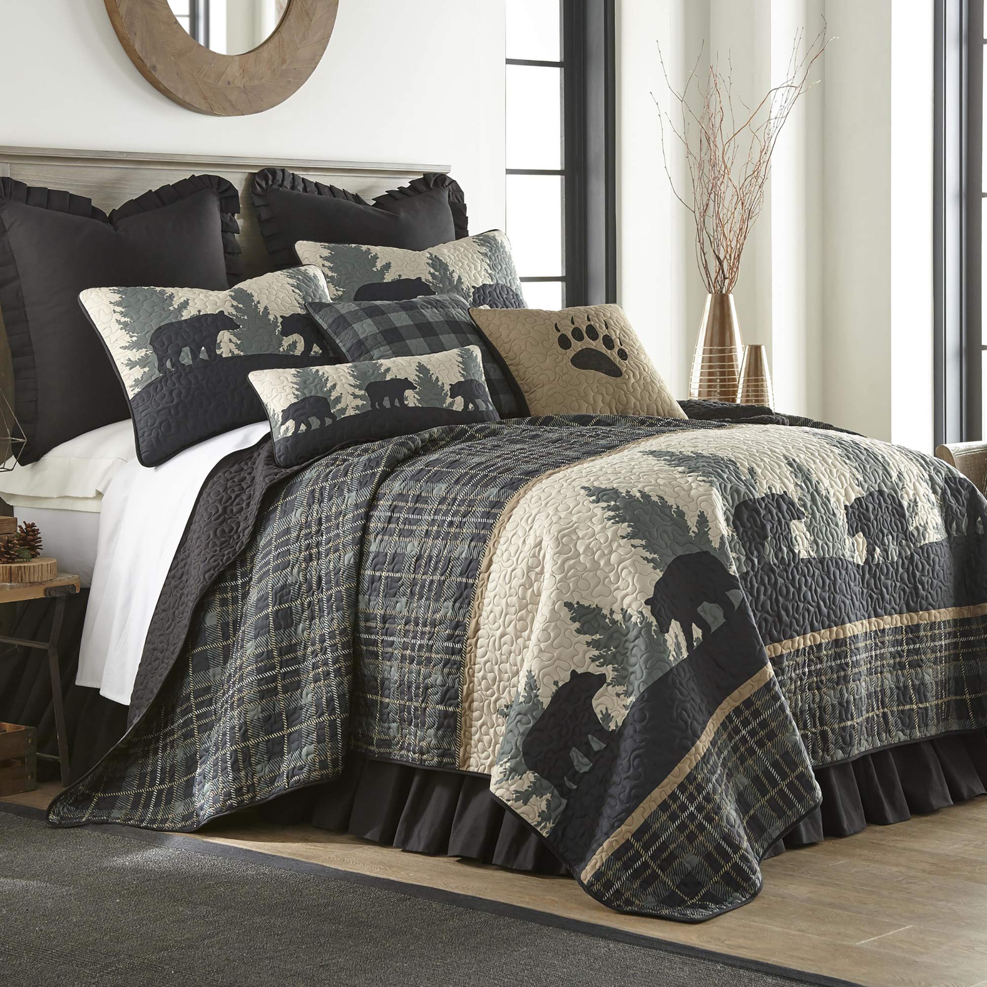 Donna Sharp Full/Queen Quilt - Bear Walk Plaid Lodge Quilt with Bear Pattern - Fits Queen Size and Full Size Beds - Machine Wash