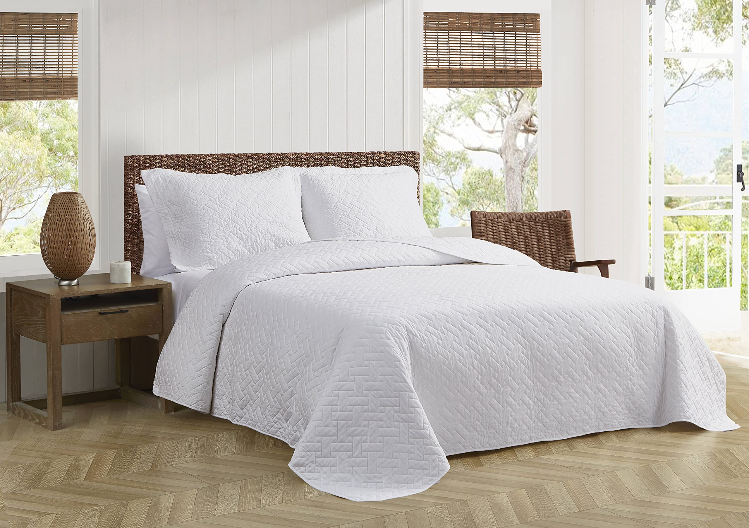 Tommy Bahama - Twin Quilt Set, Soft Bedding with Matching Shams, Comfy Bedspread, Beach Bedding Set for All Seasons (Chevron Whi