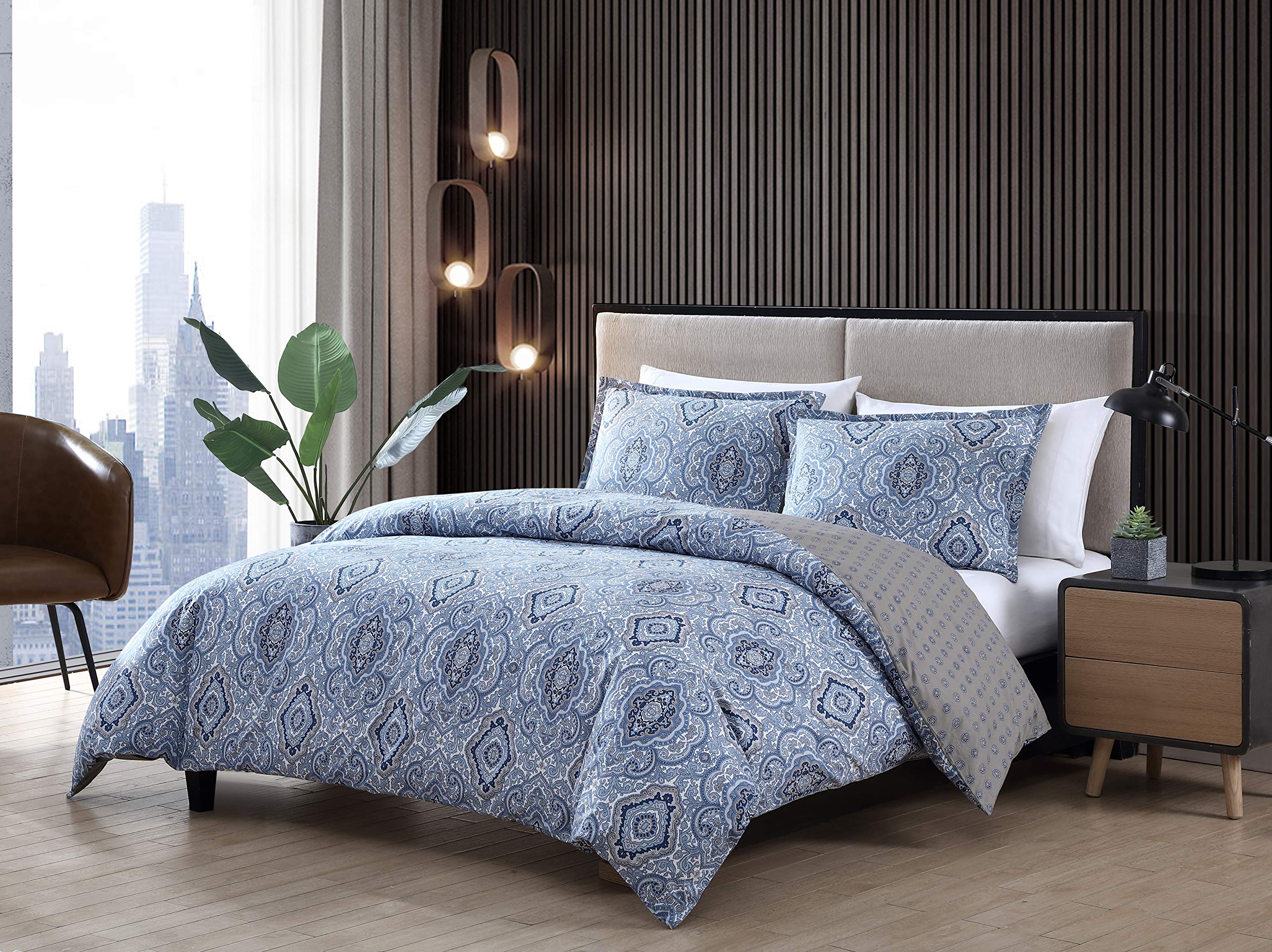 City Scene Comforter Set Reversible Cotton Bedding with Matching Shams, Modern Home Decor for All Seasons, Full/Queen, Milan Blu
