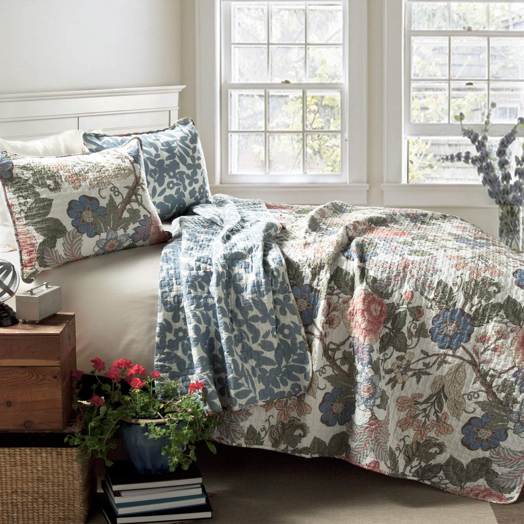 Lush Decor Sydney Reversible Cotton Quilt Set Cotton Bedding, 3 Piece Set, King, Green & Blue - Bedding Set - Blue Floral Quilt 