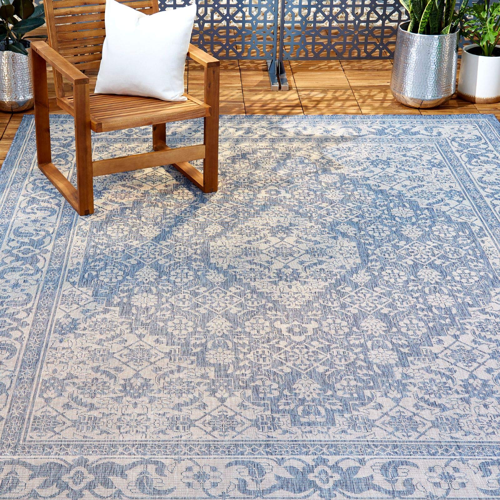 Nicole Miller New York Patio Country Dahlia Transitional Medallion Indoor/Outdoor Area Rug, Blue/Grey, 79x102