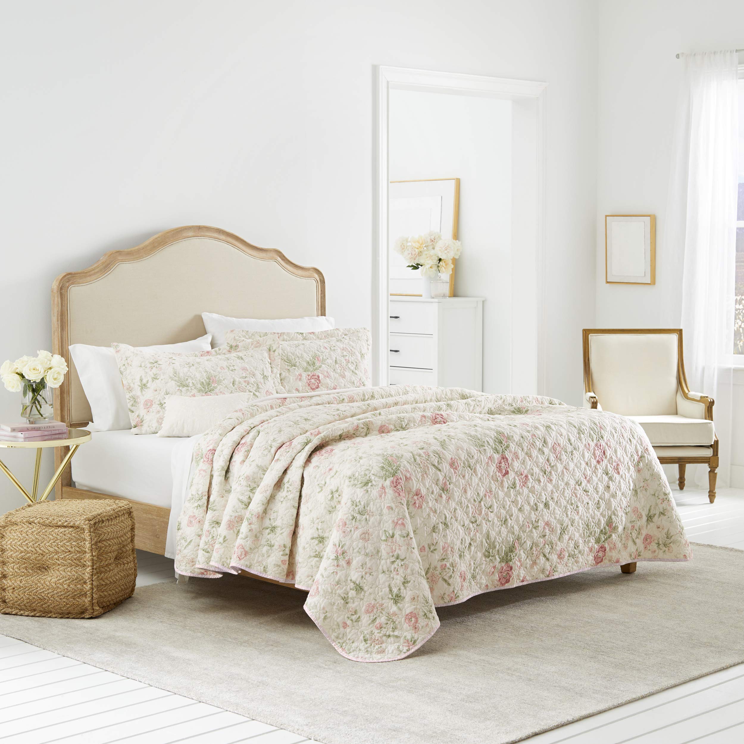 Laura Ashley - Queen Quilt Set, Reversible Cotton Bedding with Matching Shams, Lightweight Home Decor for All Seasons (Breezy Fl