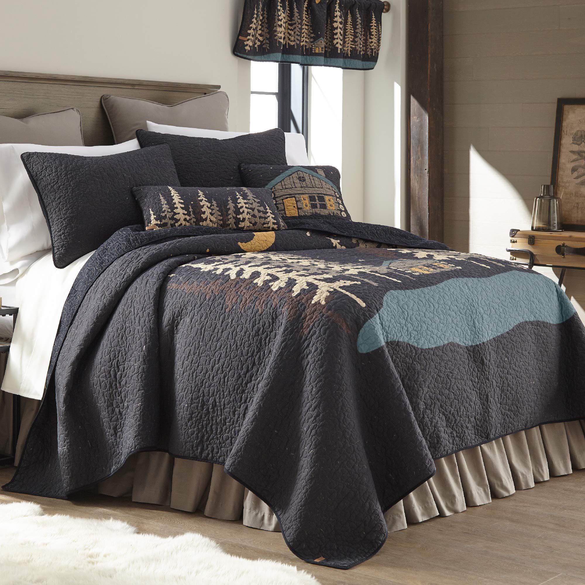 Donna Sharp Full/Queen Bedding Set - 3 Piece - Moonlit Cabin Cotton Lodge Quilt Set with Full/Queen Quilt and Two Standard Pillo