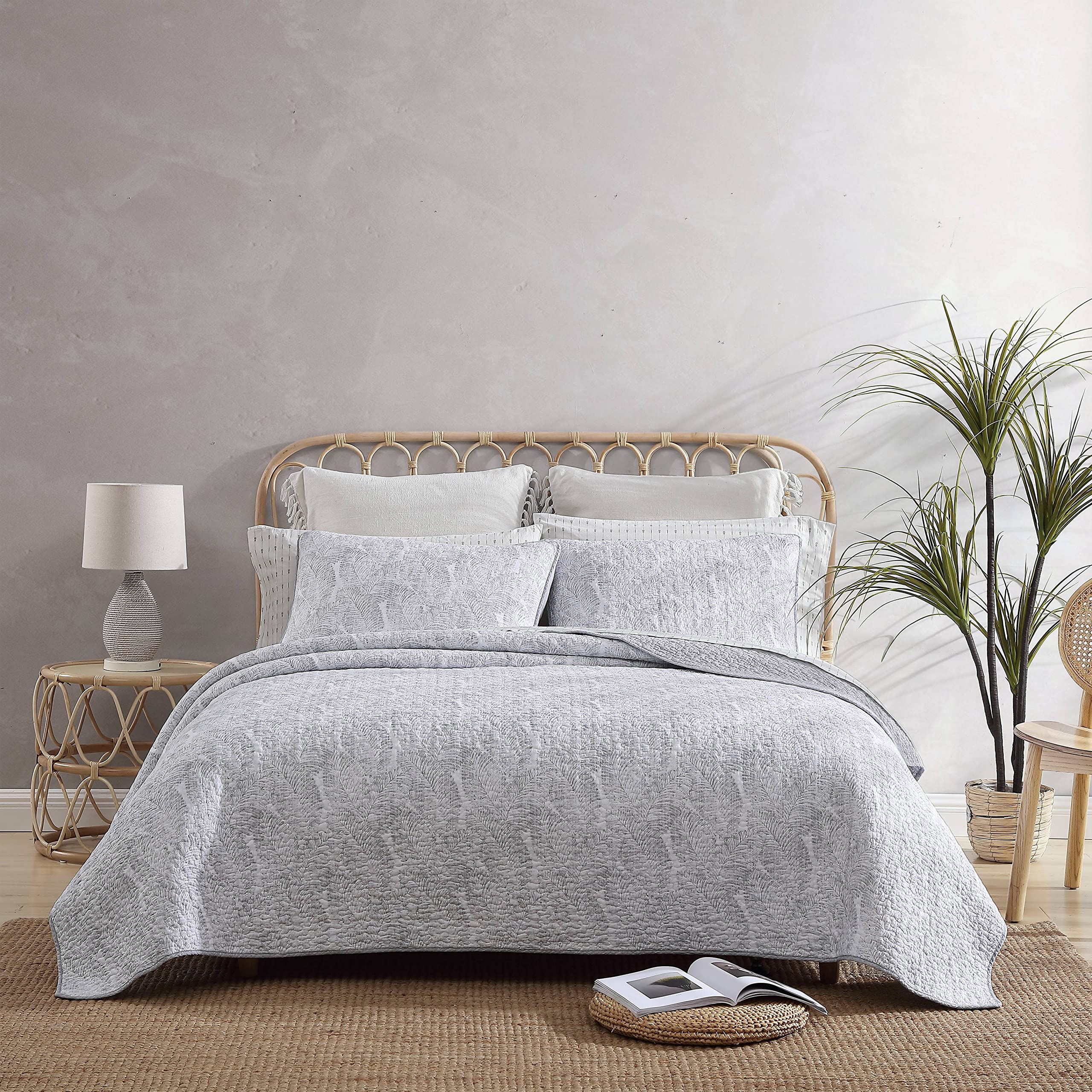 Tommy Bahama - Twin Quilt Set, Reversible Cotton Bedroom Decor with Matching Sham, Tropical Bedding with Textured Reverse (Distr