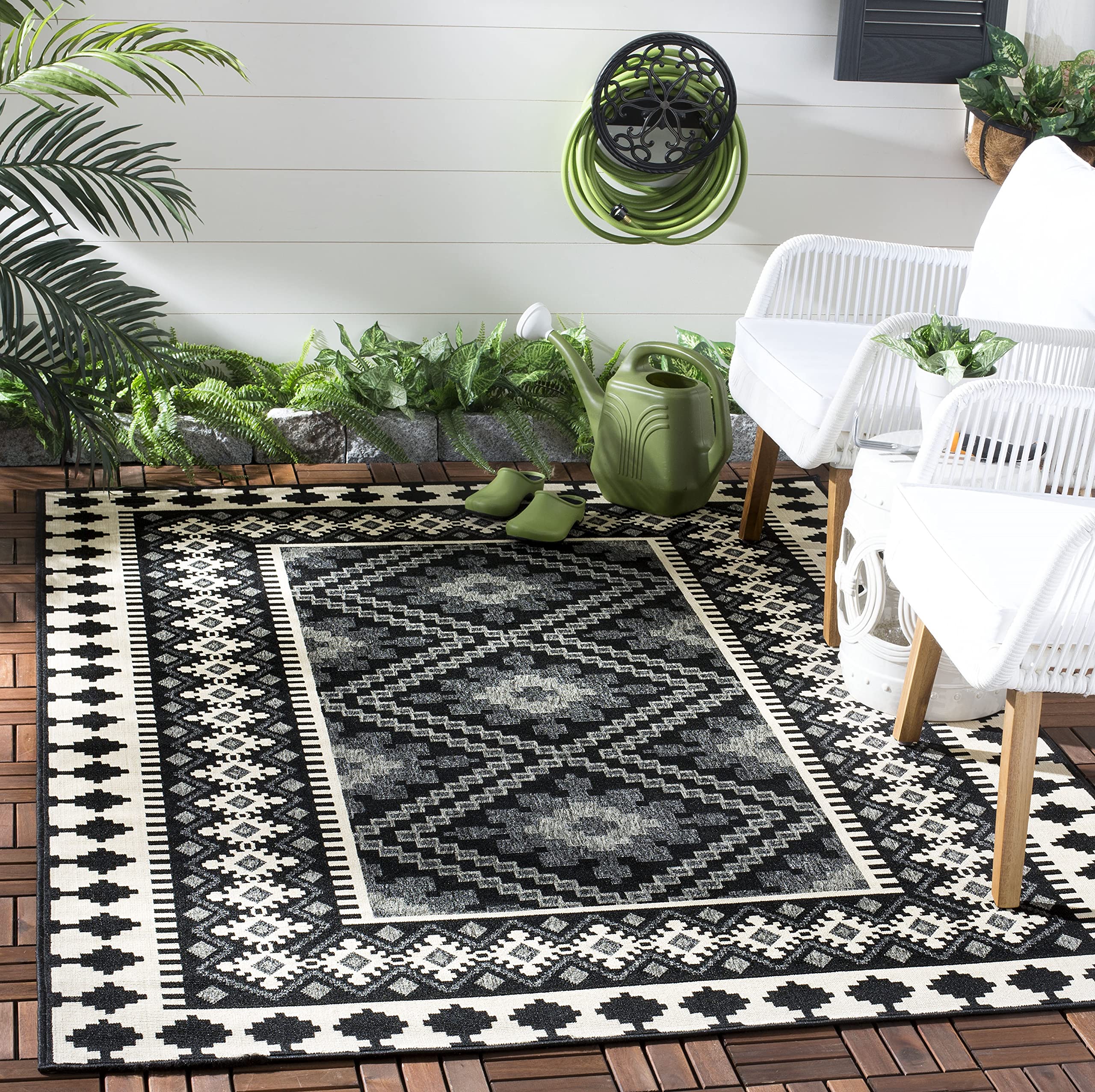 SAFAVIEH Veranda Collection Area Rug - 8 x 11, Black & Creme, Boho Design, Non-Shedding & Easy Care, Indoor/Outdoor & Washable