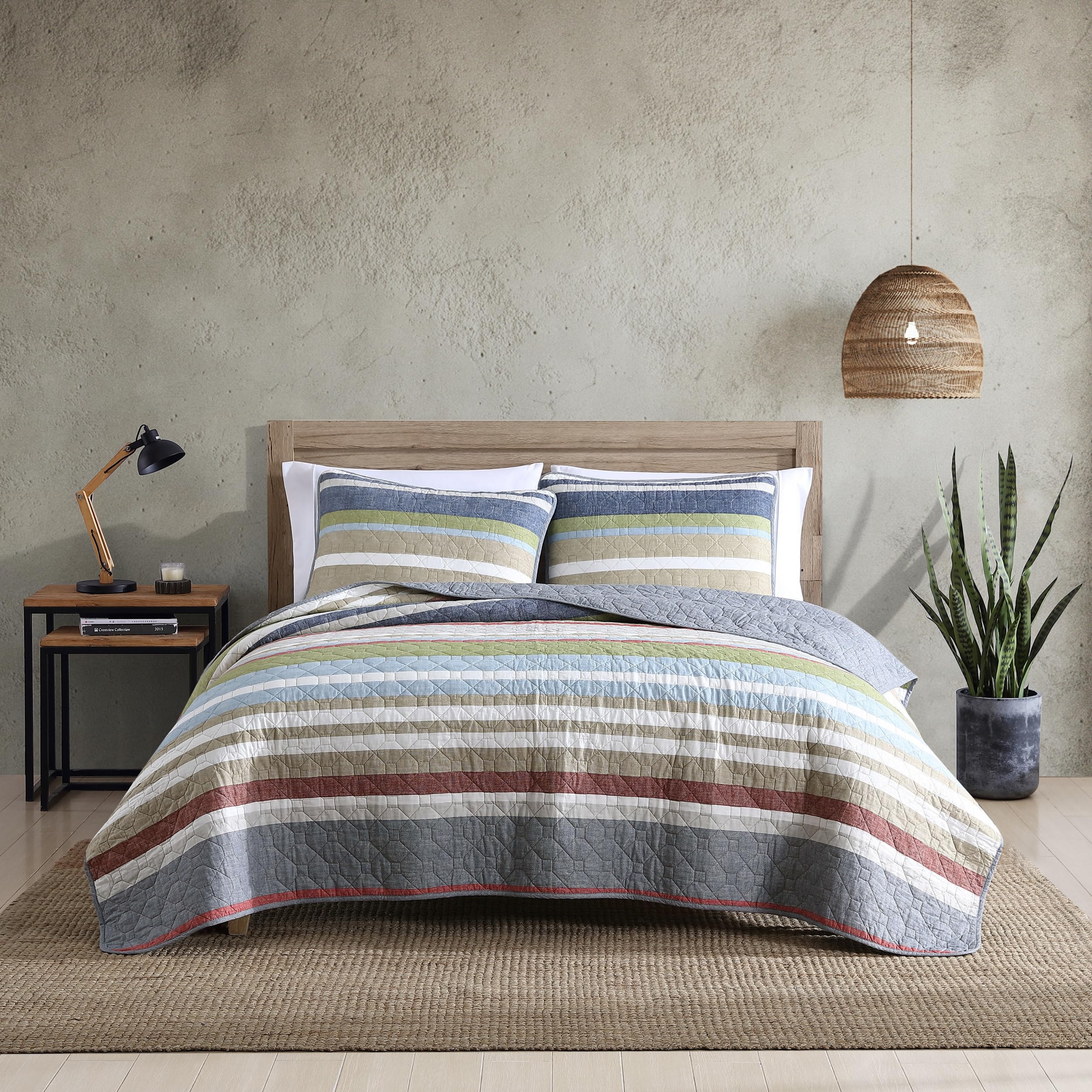 Eddie Bauer - Queen Quilt Set, Cotton Reversible Bedding with Matching Shams, Lightweight Home Decor for All Seasons (Salmon Lad