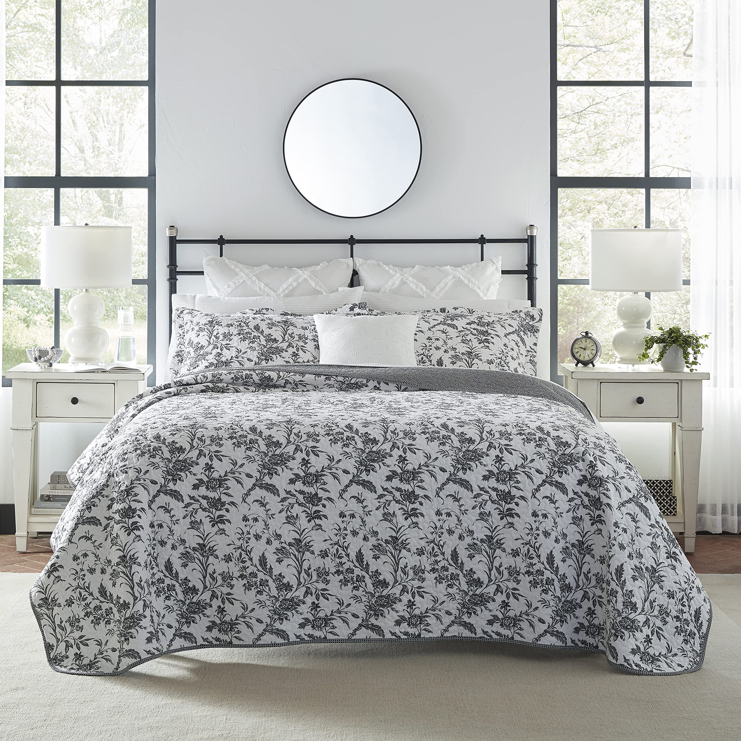 Laura Ashley Quilts Cotton Reversible Bedding with Matching Shams, Floral Home Decor for All Seasons, Queen, Amberley Black/Whit